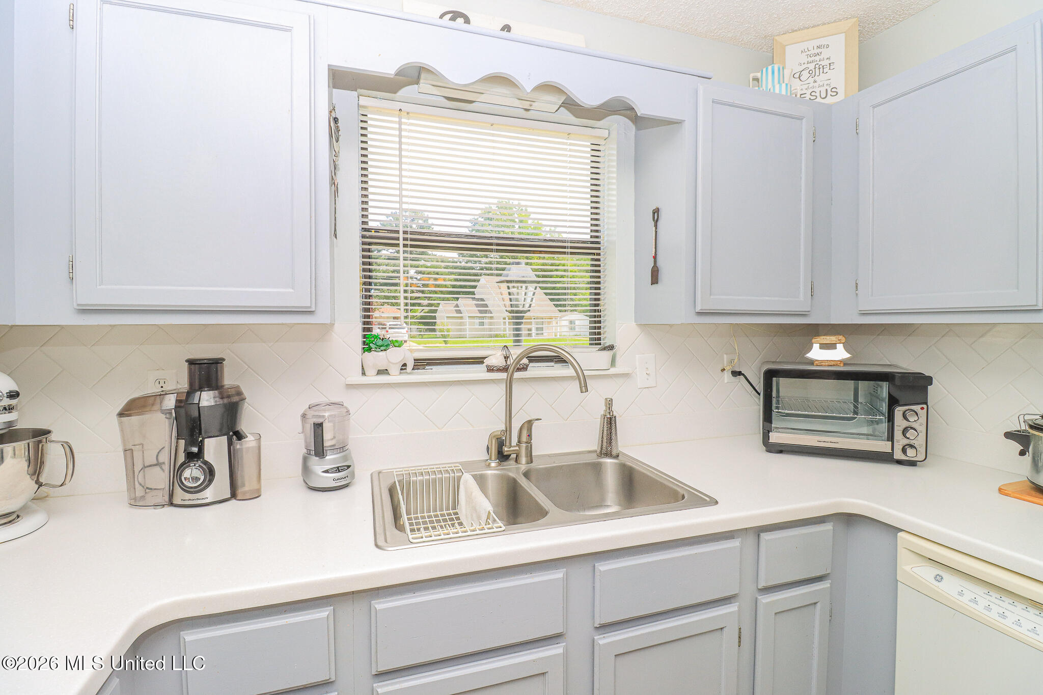 1014 Twin Pine Lane Property Photo 9