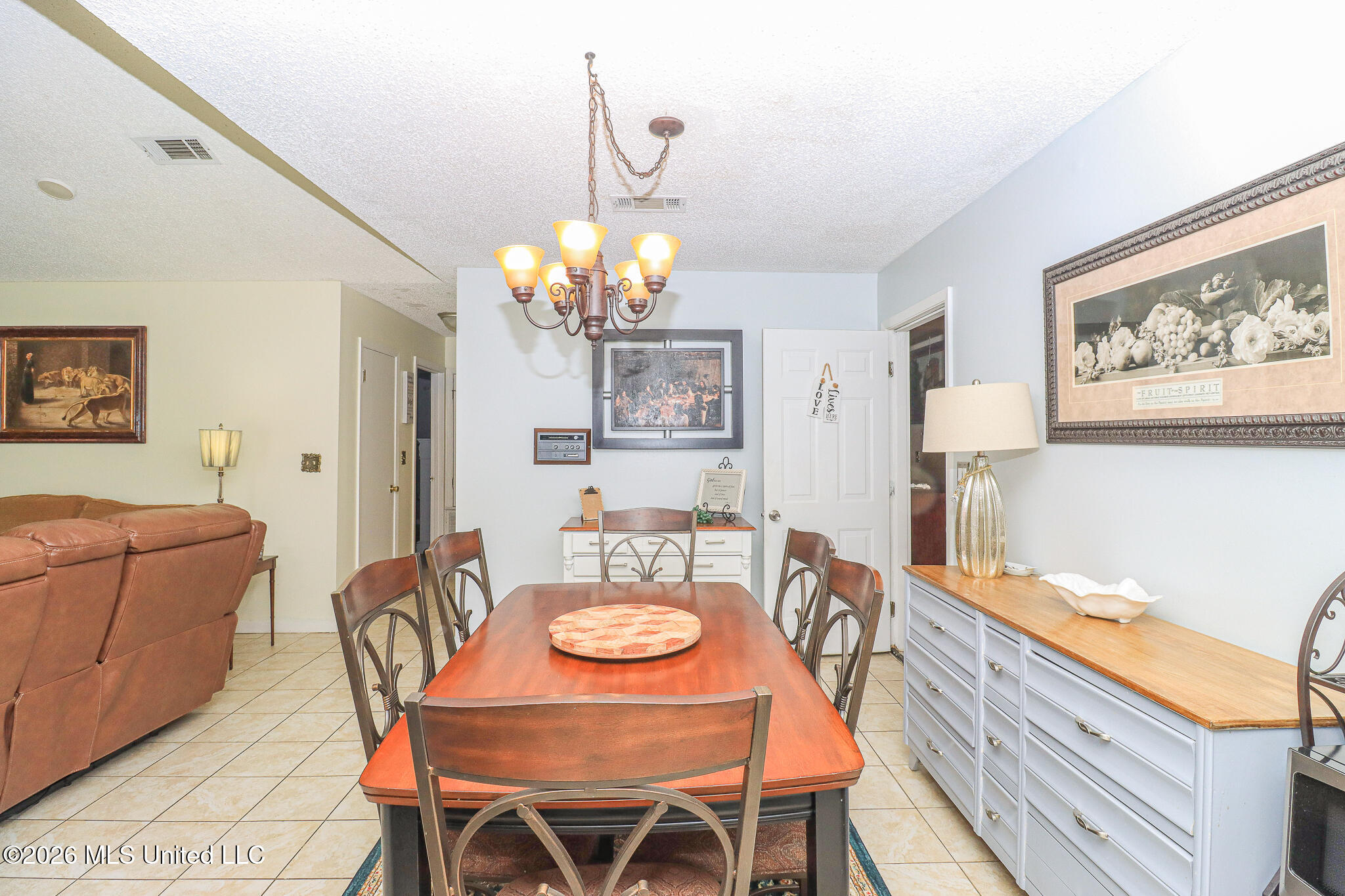 1014 Twin Pine Lane Property Photo 12