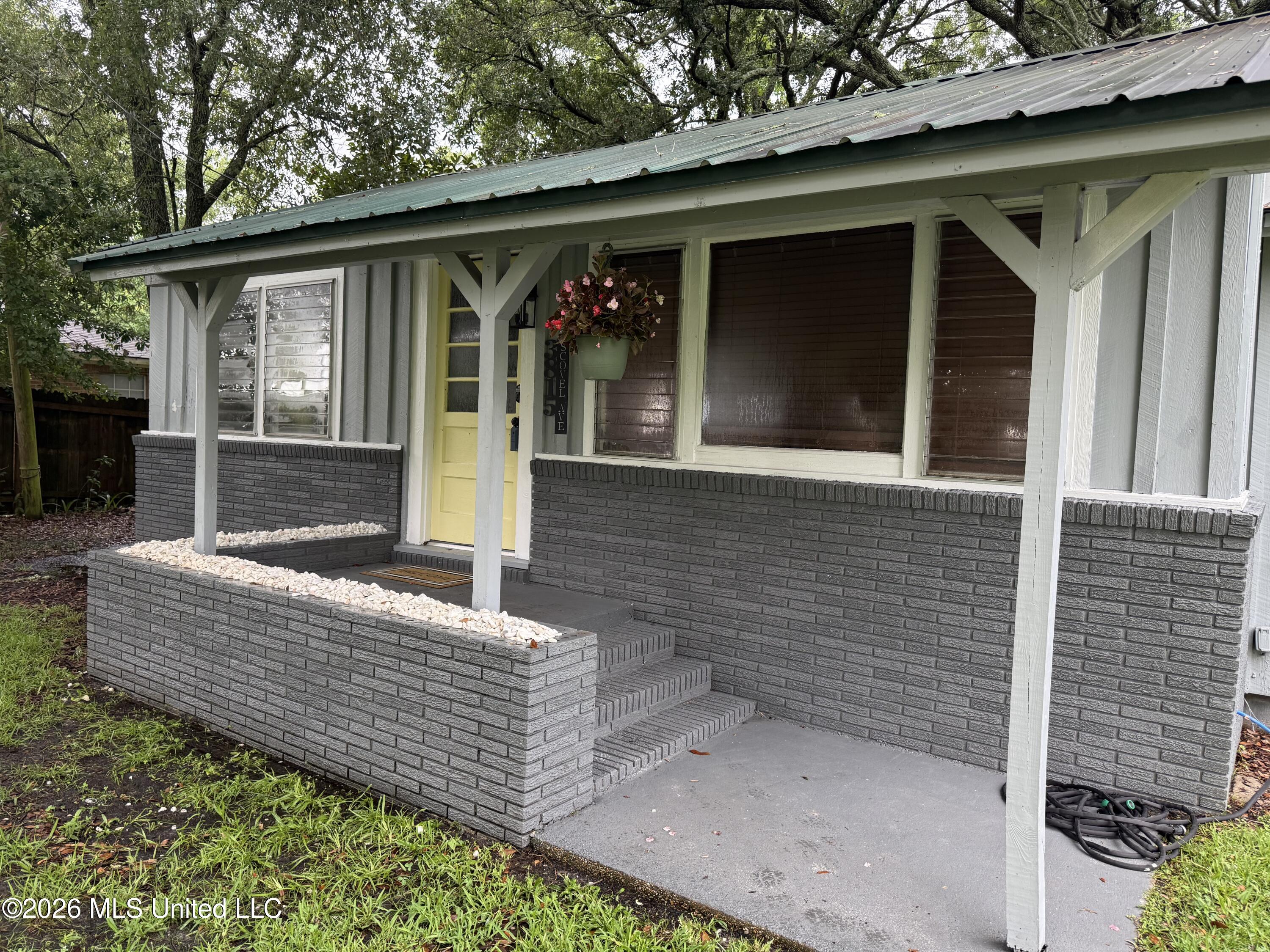 3815 Scovel Avenue Property Photo 3