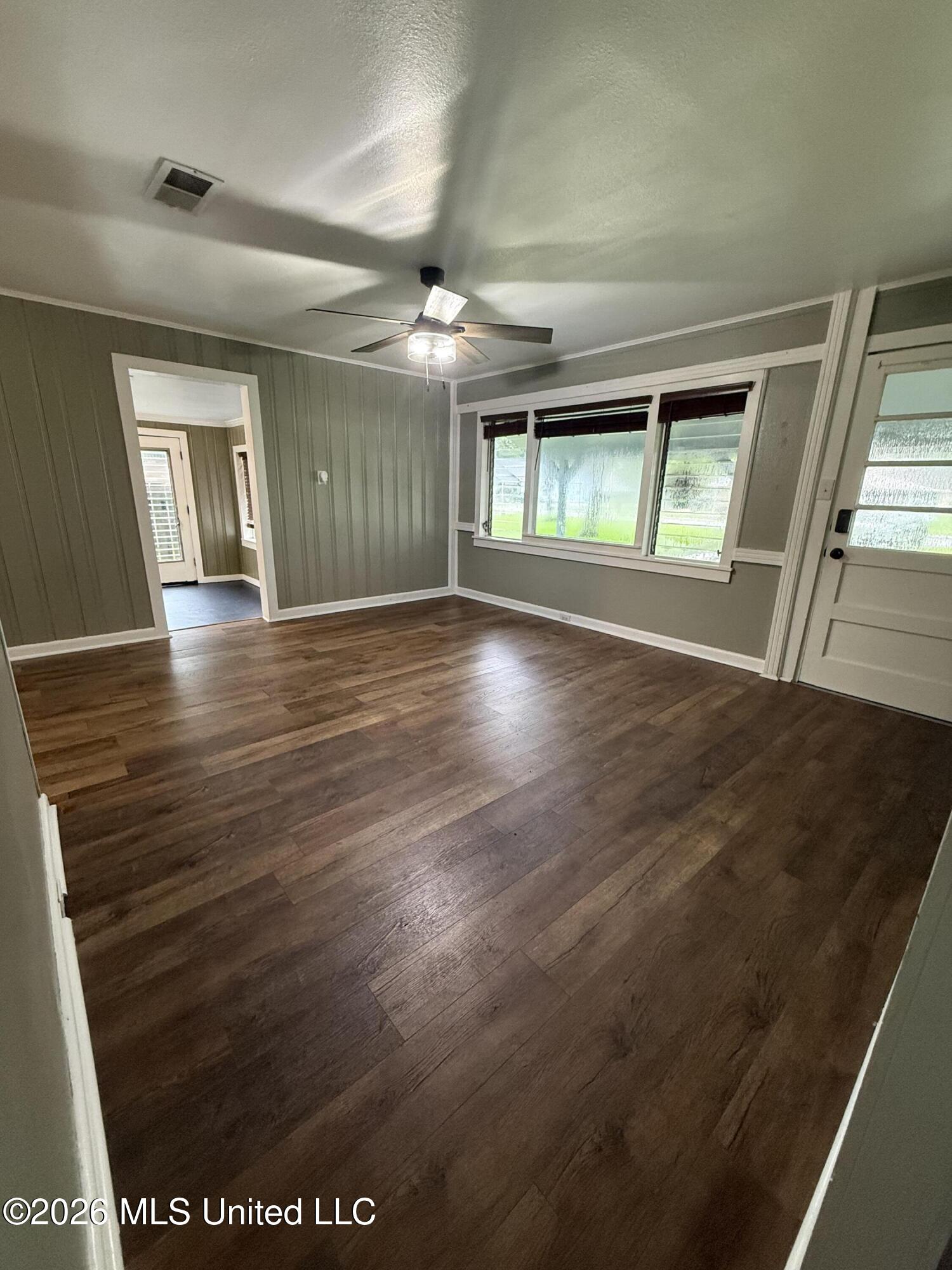 3815 Scovel Avenue Property Photo 5
