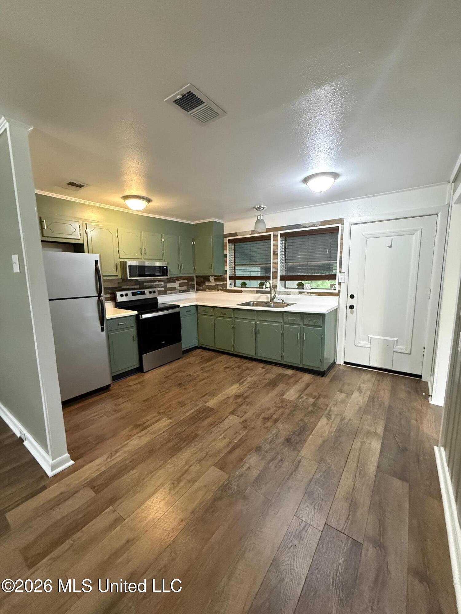 3815 Scovel Avenue Property Photo 7