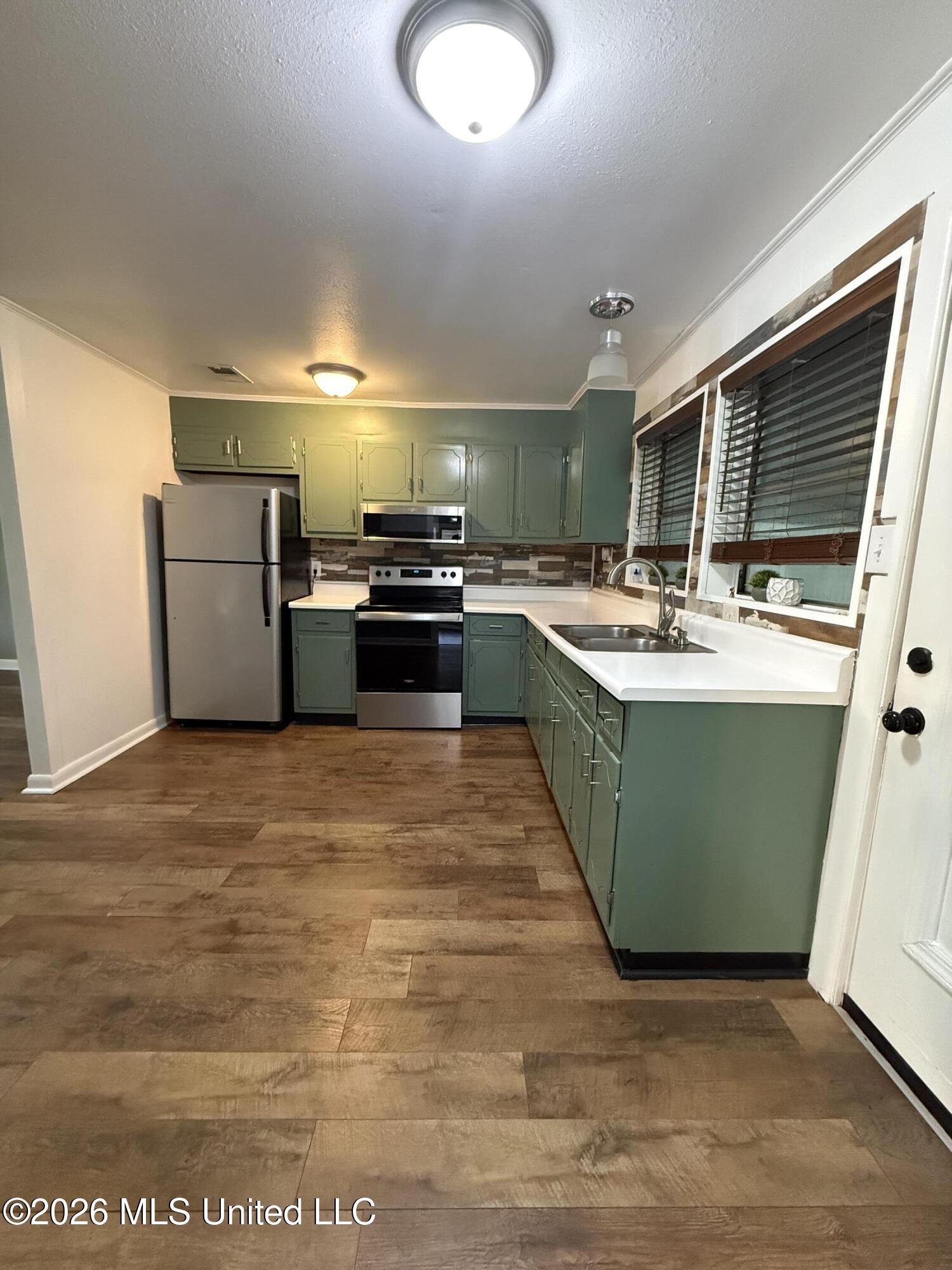 3815 Scovel Avenue Property Photo 8