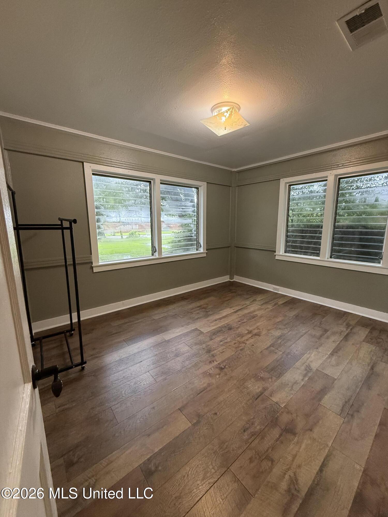 3815 Scovel Avenue Property Photo 10