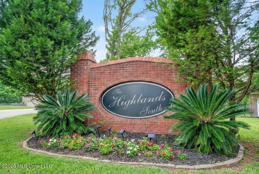 S Highlands Drive Property Photo 3