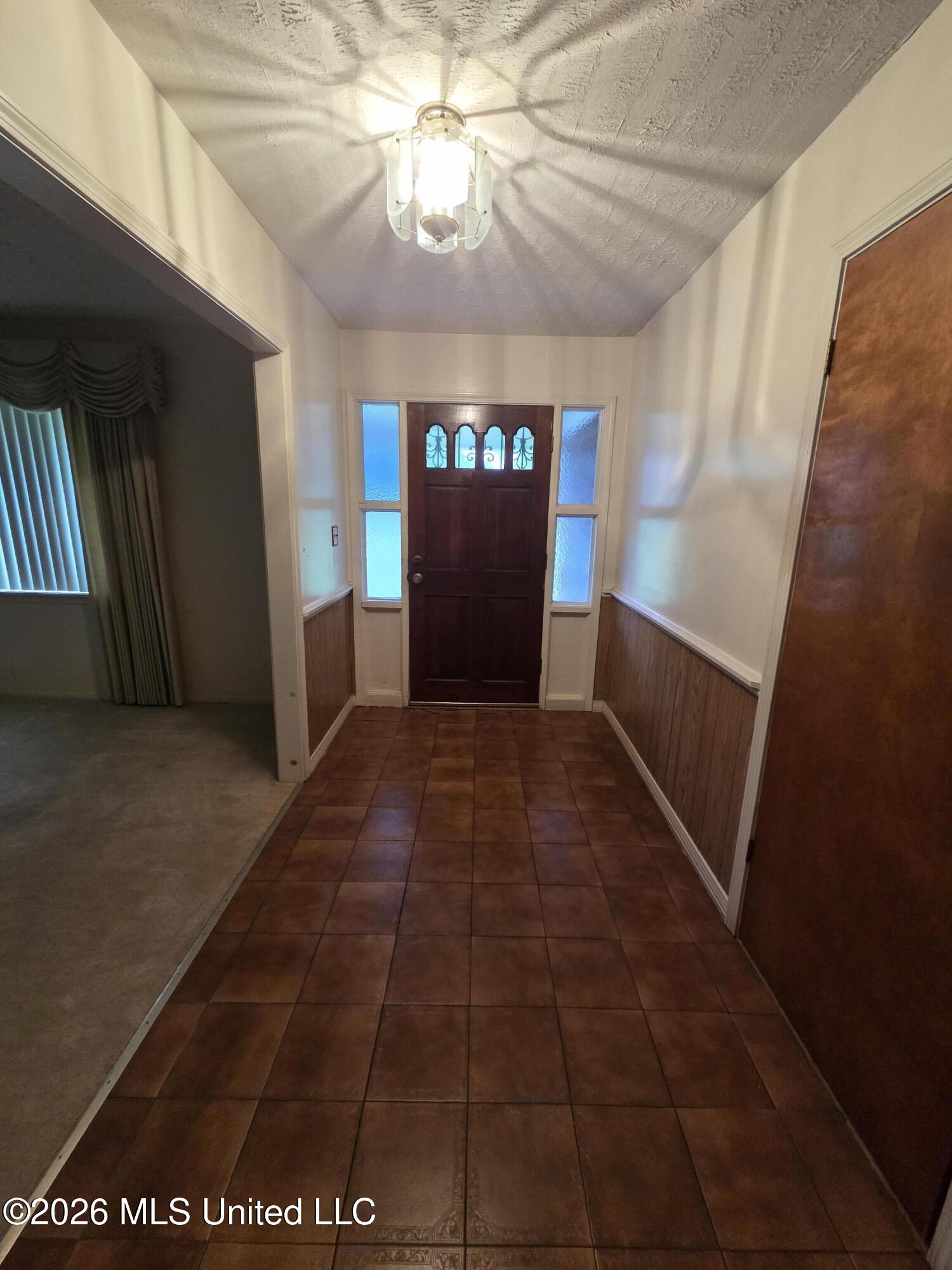 1195 N Old Canton Property Photo 4