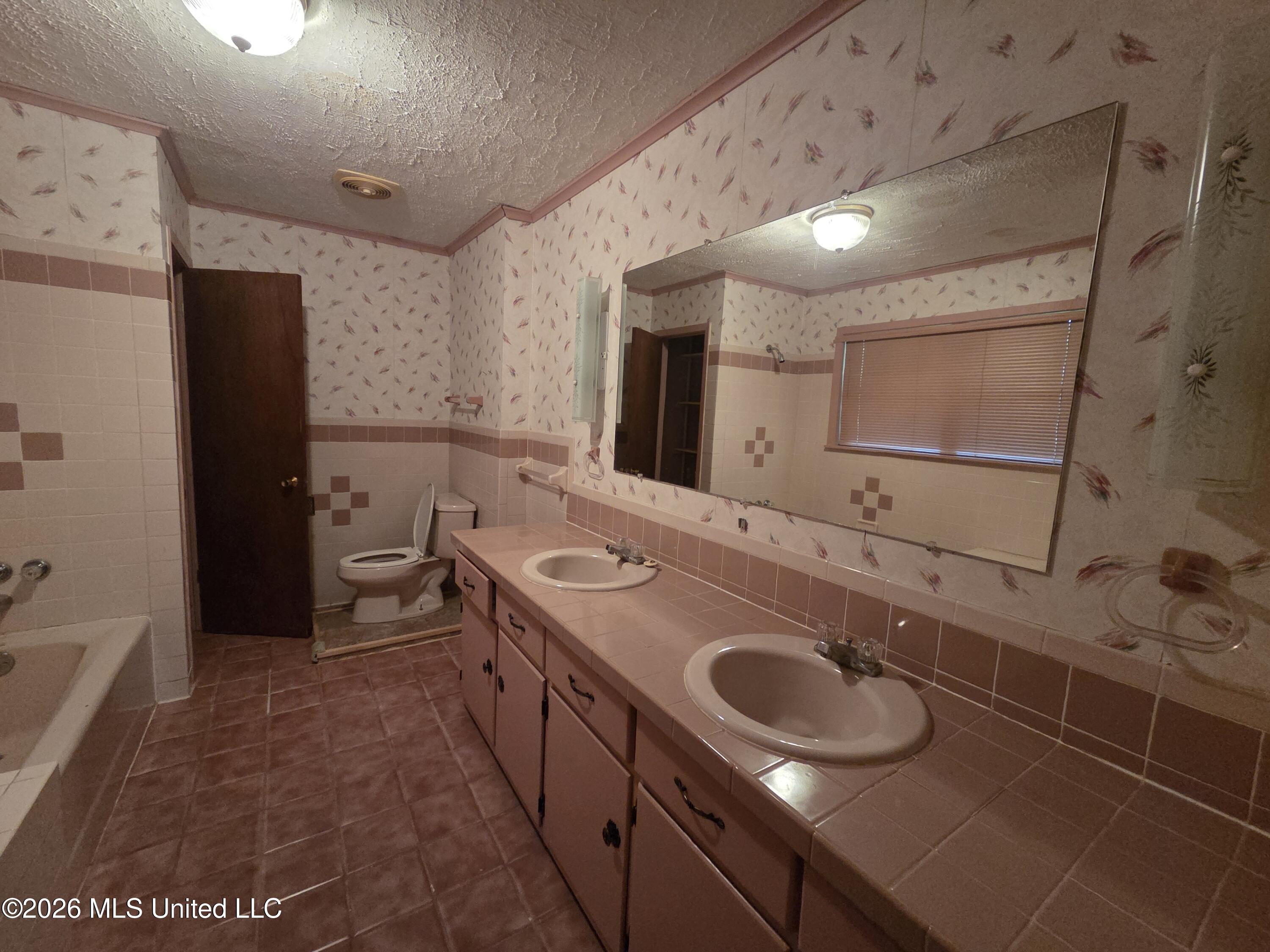 1195 N Old Canton Property Photo 22