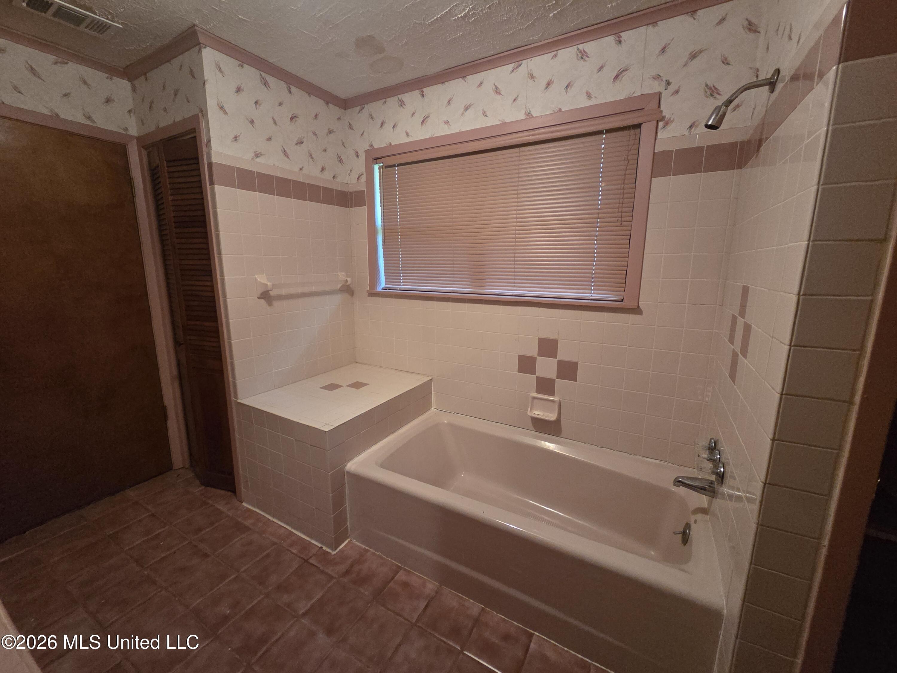 1195 N Old Canton Property Photo 23
