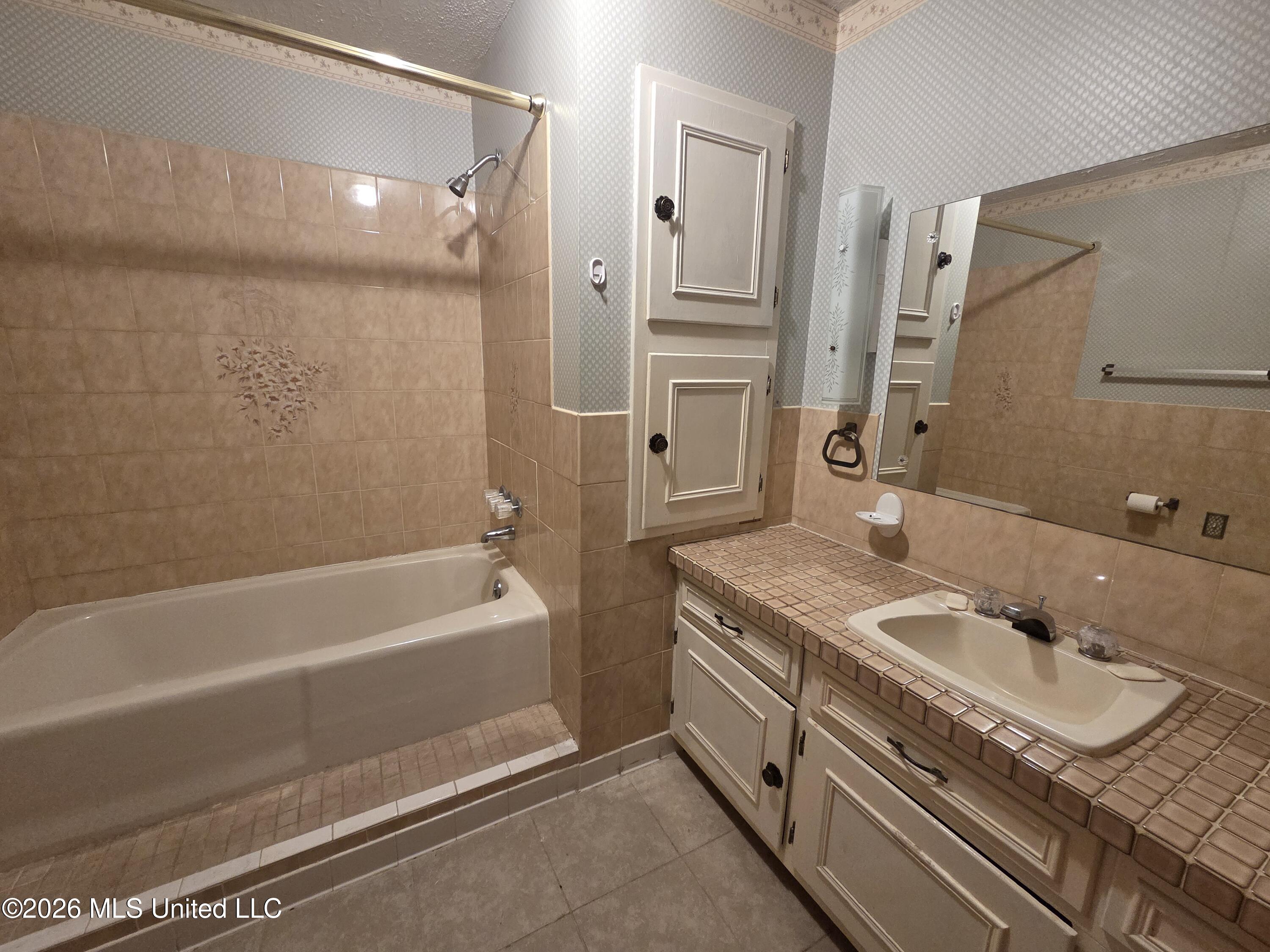 1195 N Old Canton Property Photo 29