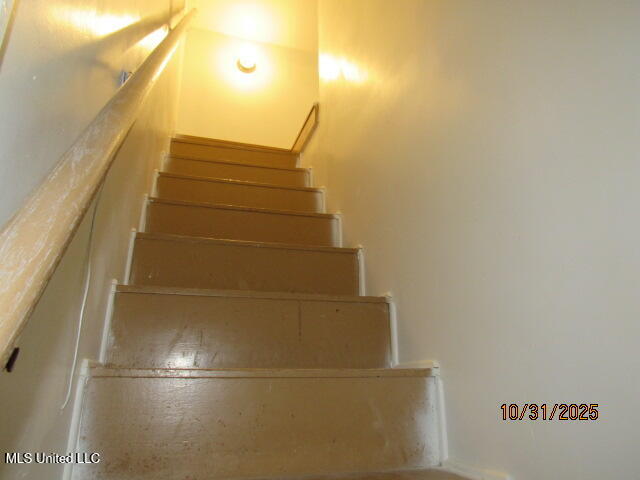 445 E Ridgeway Street Property Photo 6