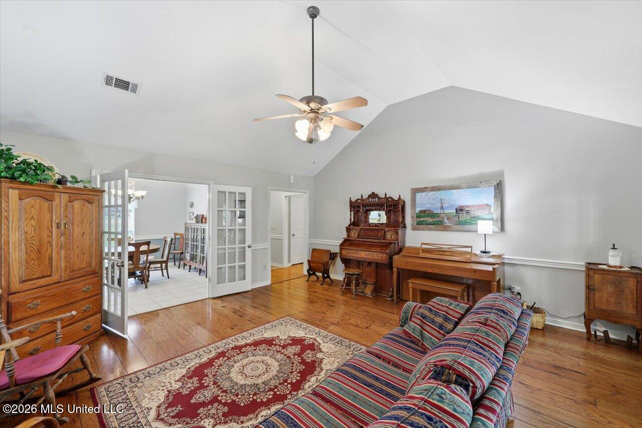 120 Robinson Cove Property Photo 8