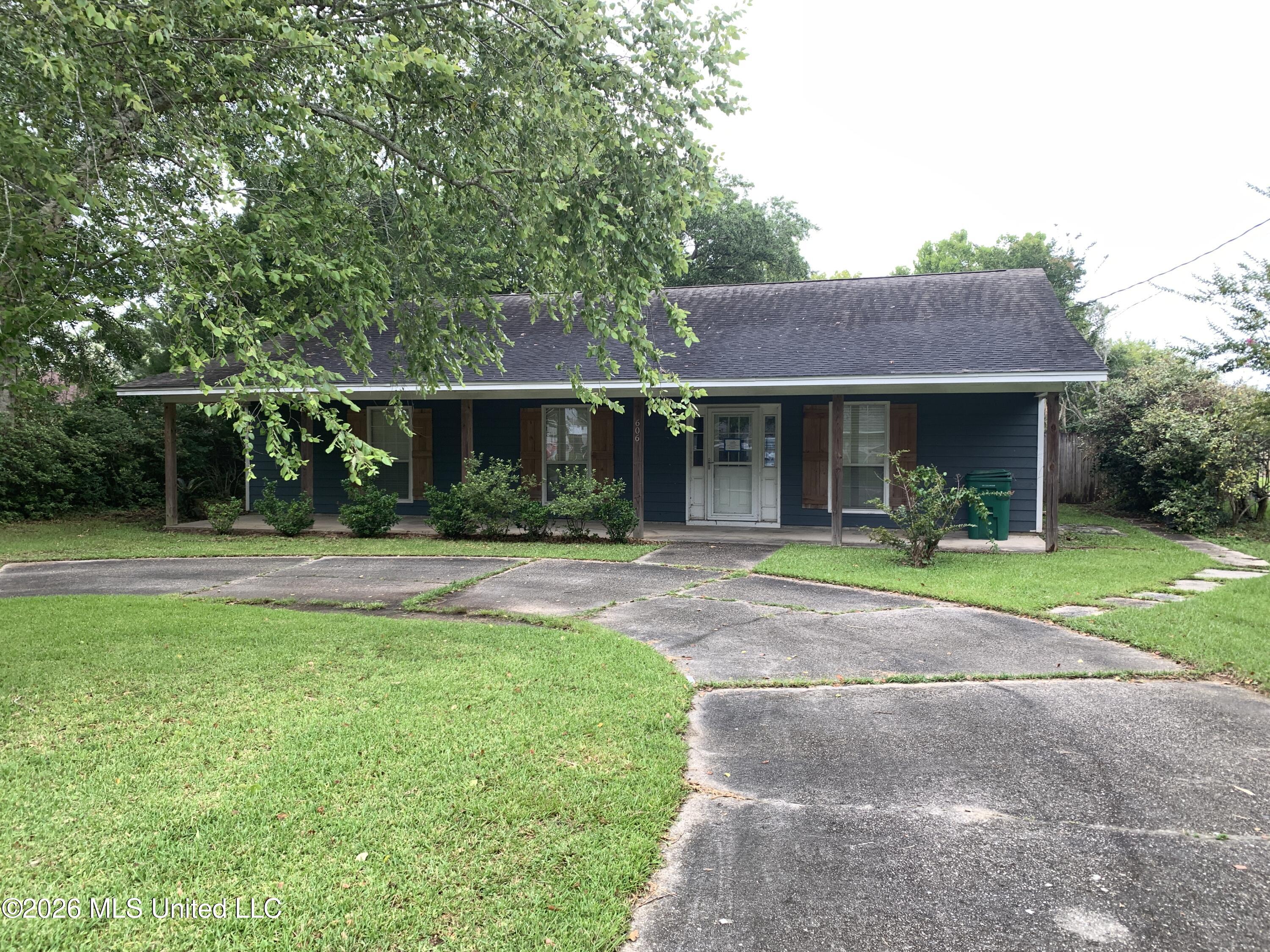 606 Beyer Drive Property Photo 1
