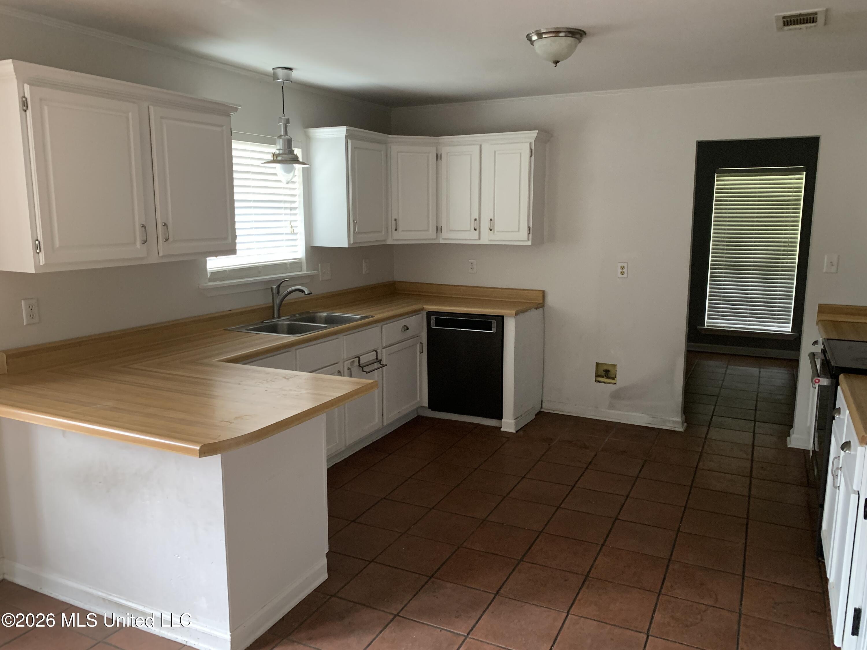 606 Beyer Drive Property Photo 5