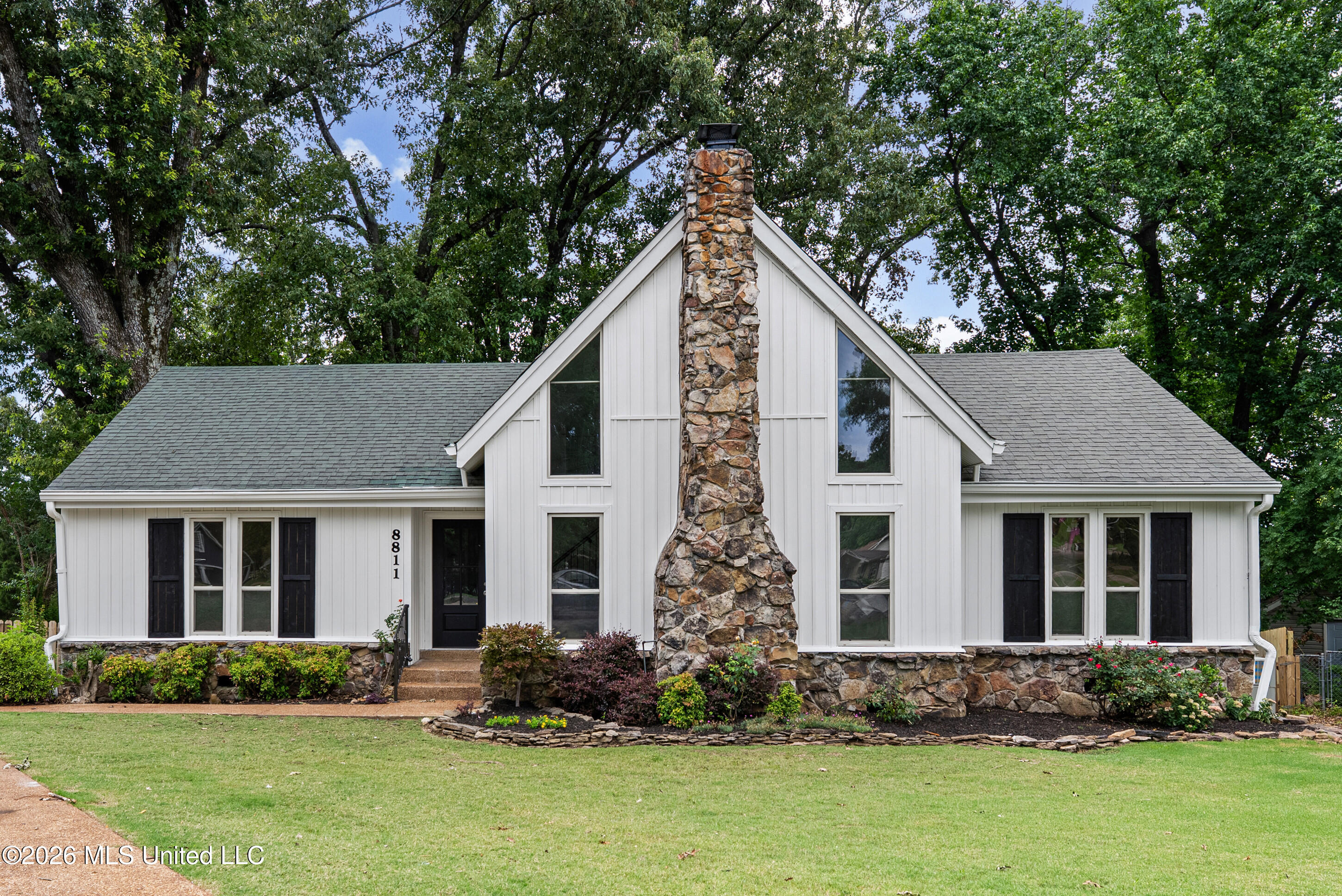 8811 Cypress Cove Property Photo 2