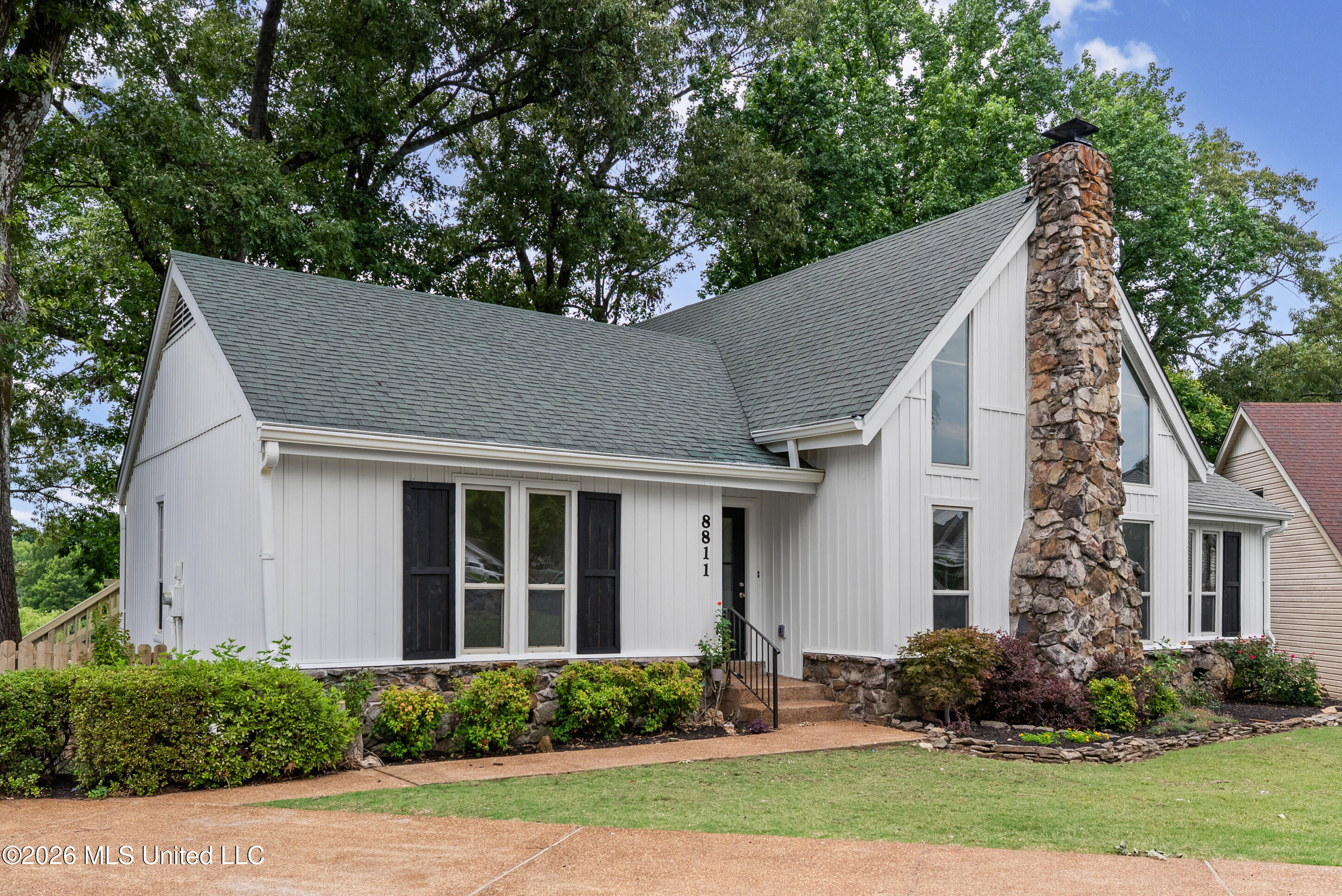 8811 Cypress Cove Property Photo 3