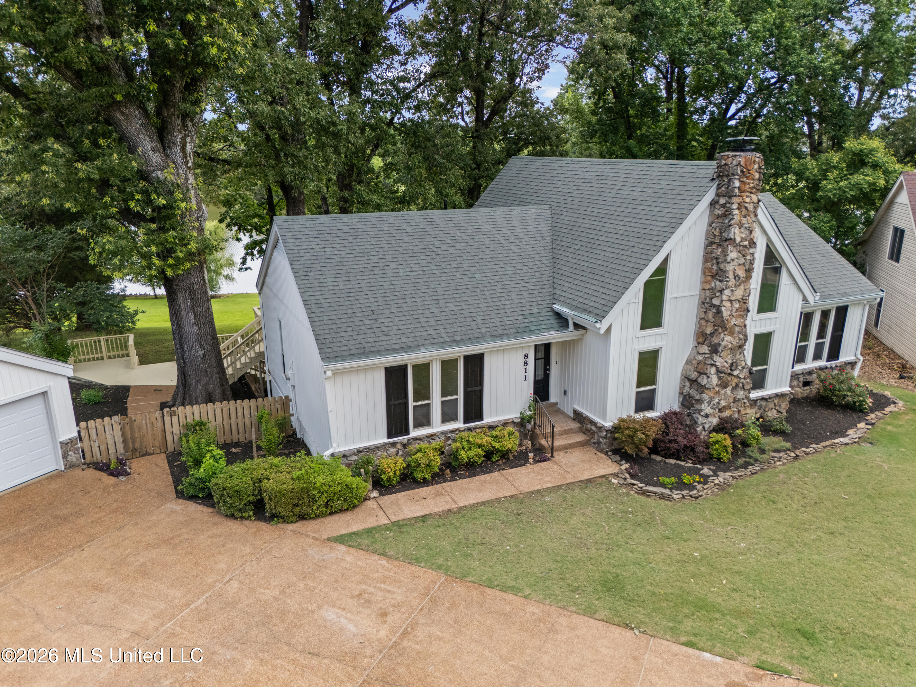 8811 Cypress Cove Property Photo 4