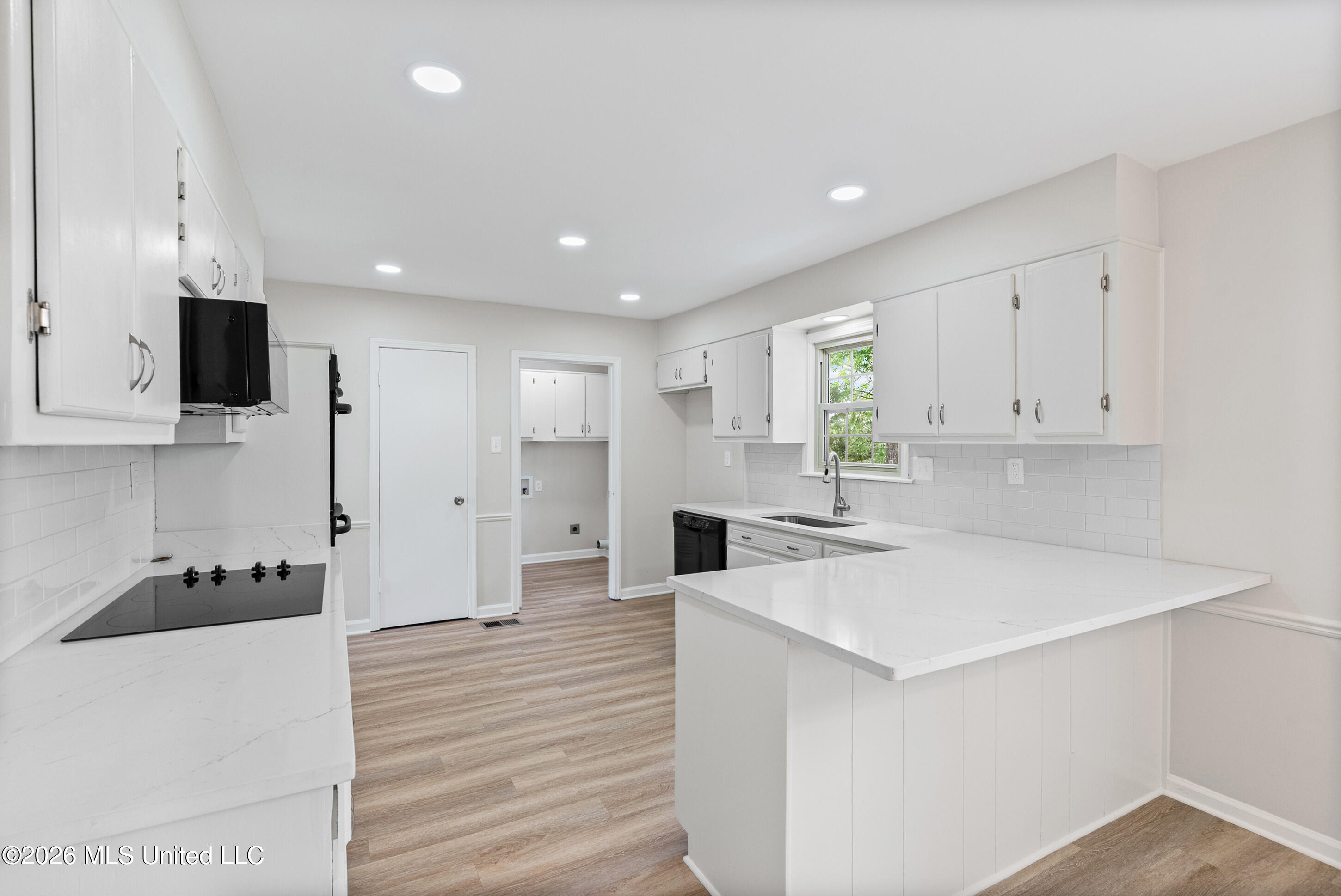 8811 Cypress Cove Property Photo 13