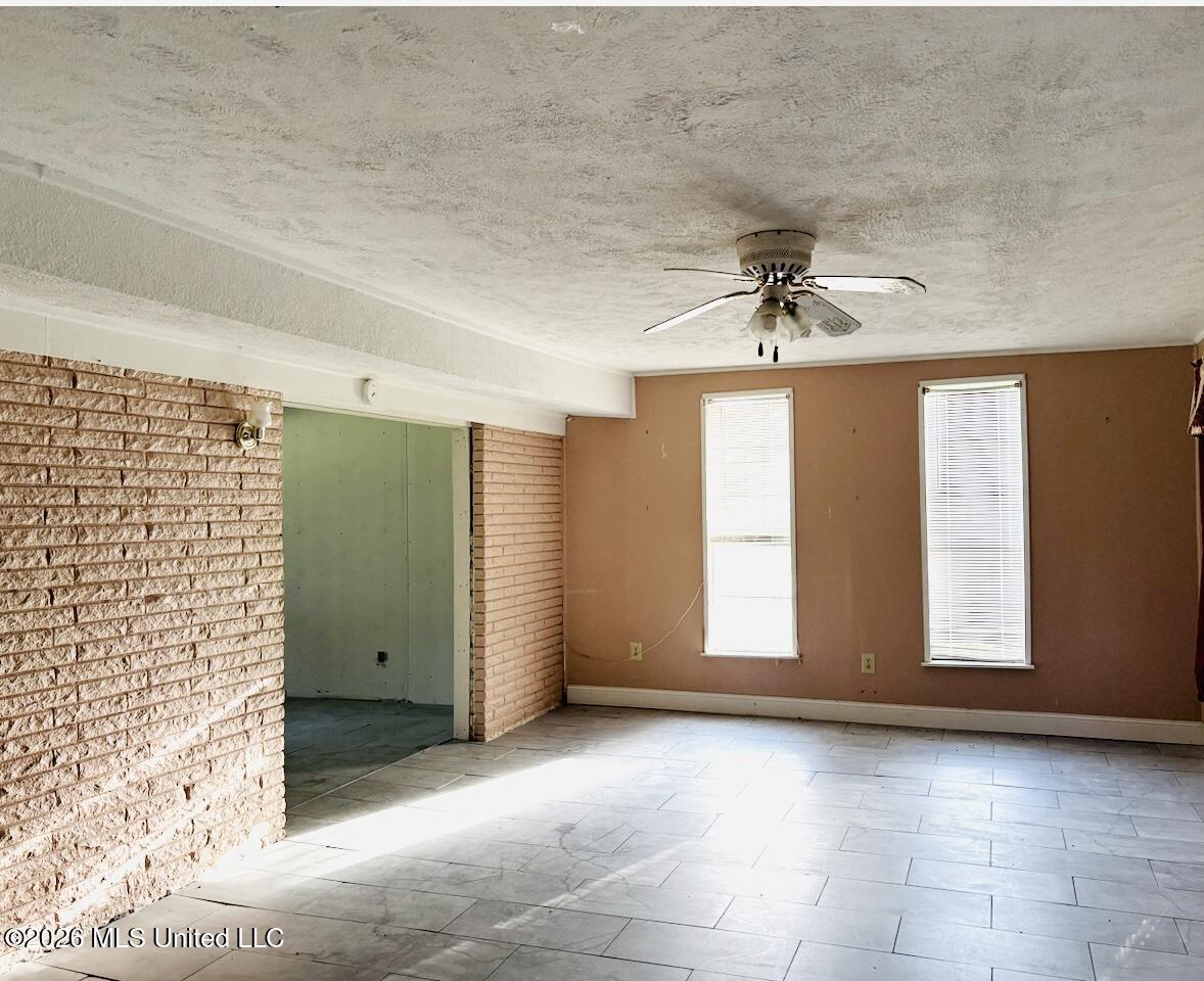 105 Strothers Drive Property Photo 3