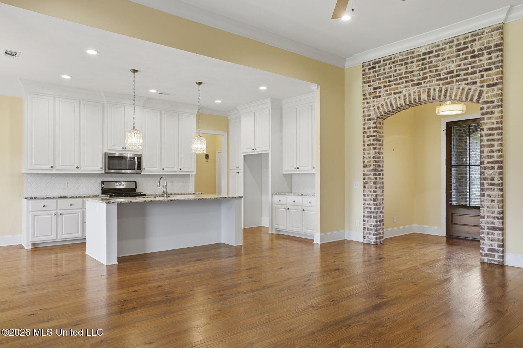 174 Falls Crossing Property Photo 2