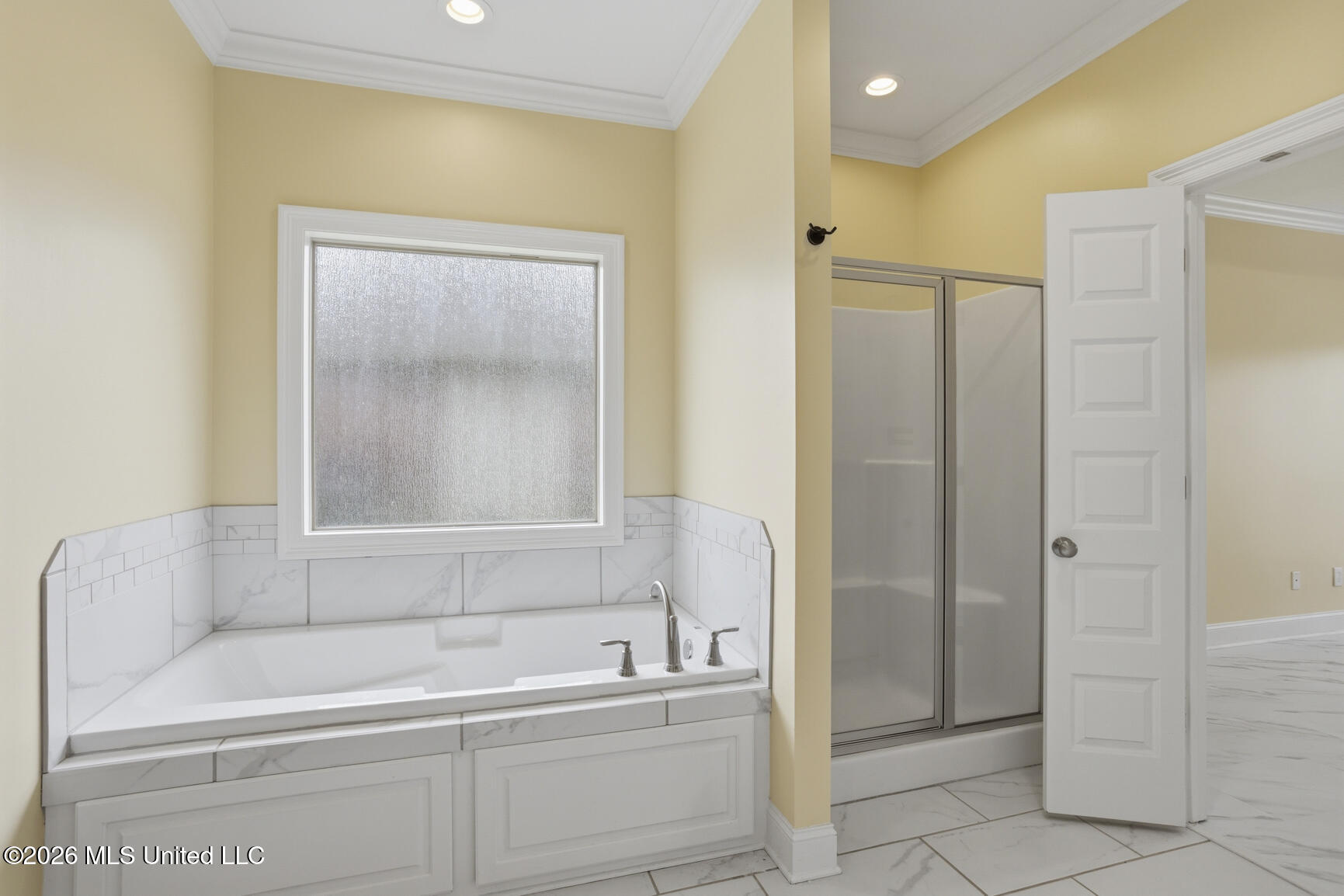 174 Falls Crossing Property Photo 4
