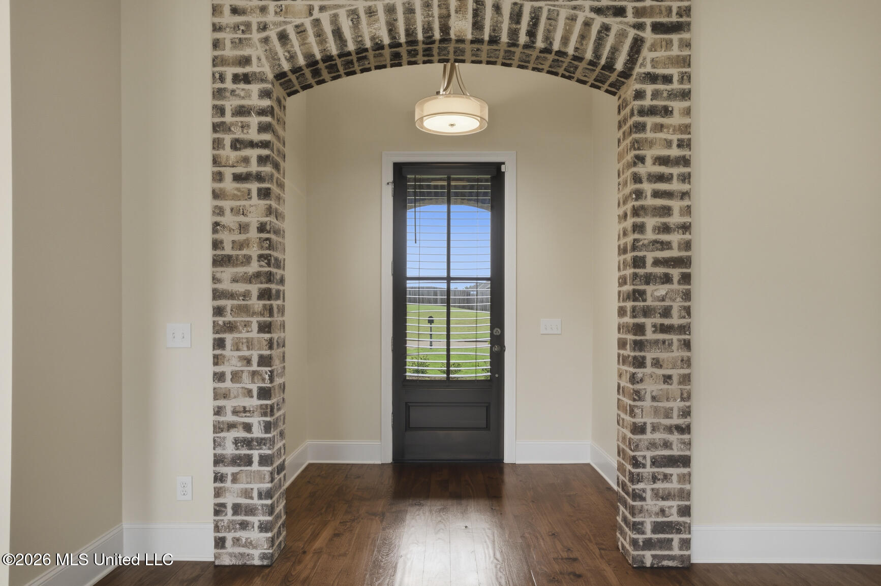174 Falls Crossing Property Photo 8