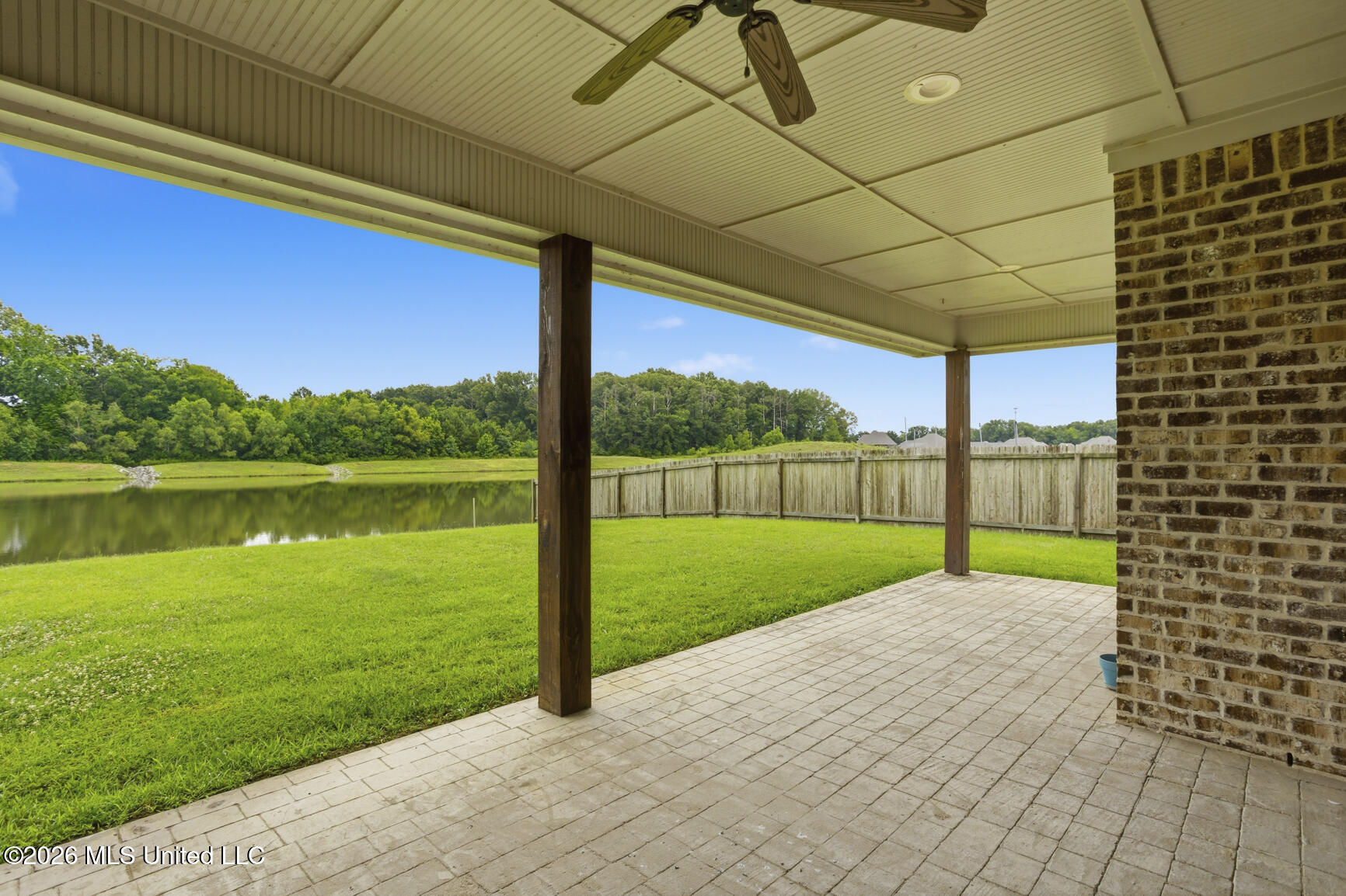 174 Falls Crossing Property Photo 9