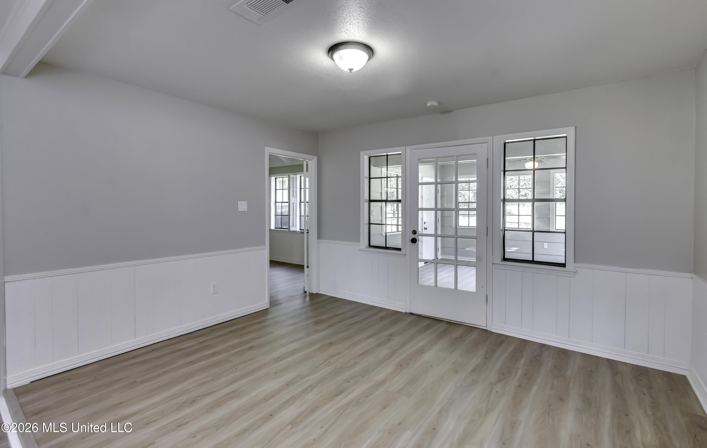 121 N Central Avenue Property Photo 12