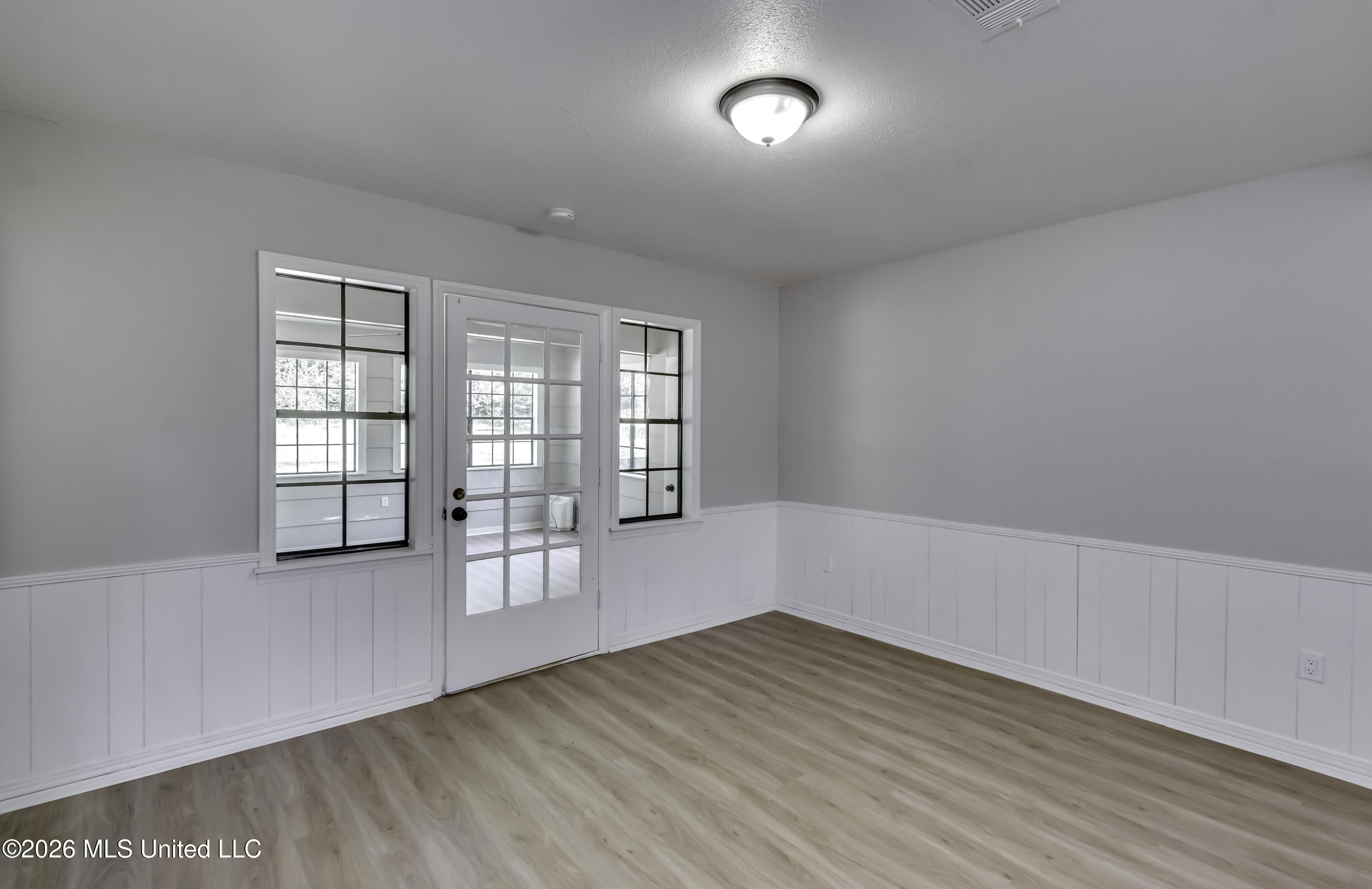 121 N Central Avenue Property Photo 16