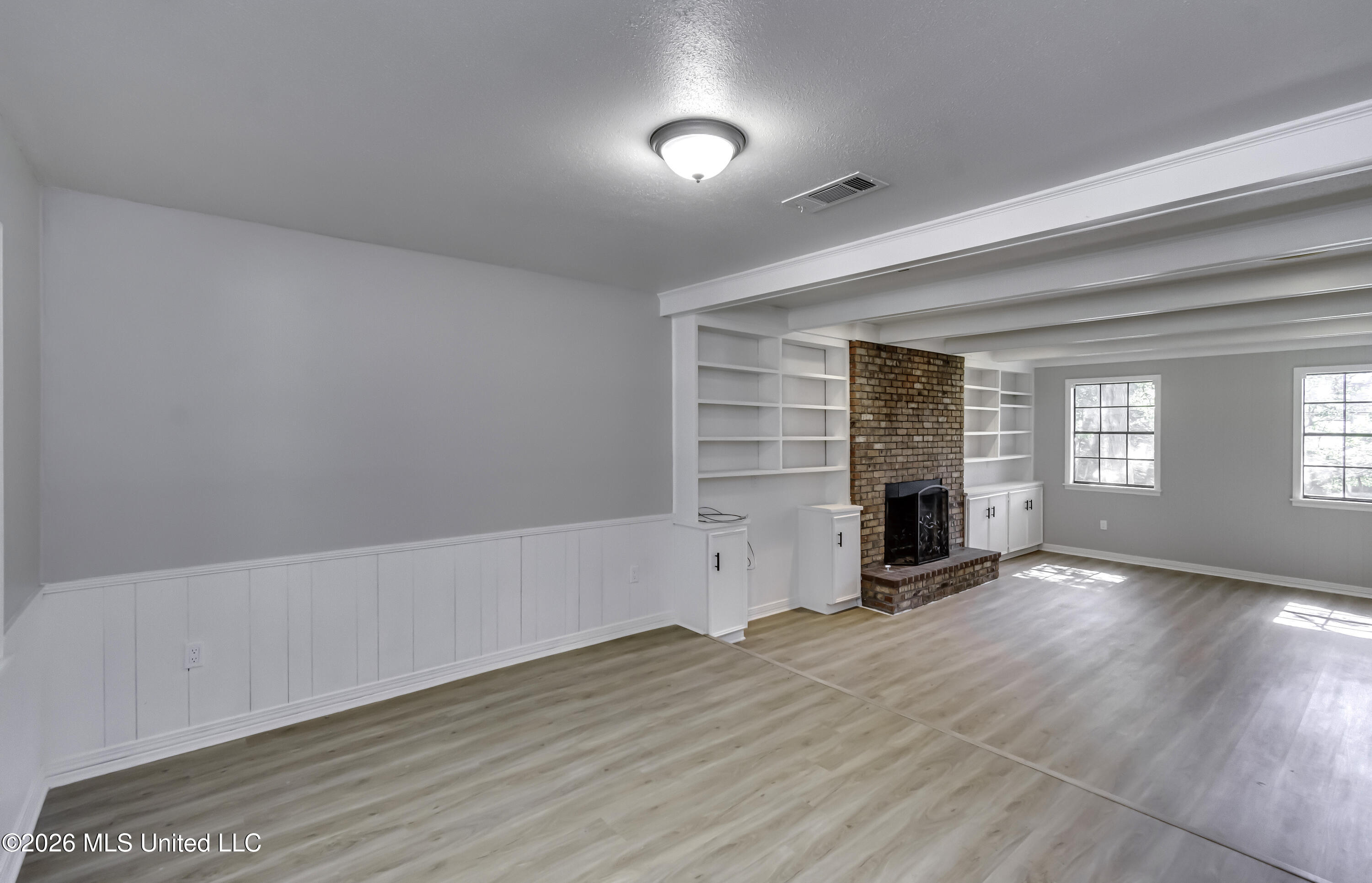 121 N Central Avenue Property Photo 17