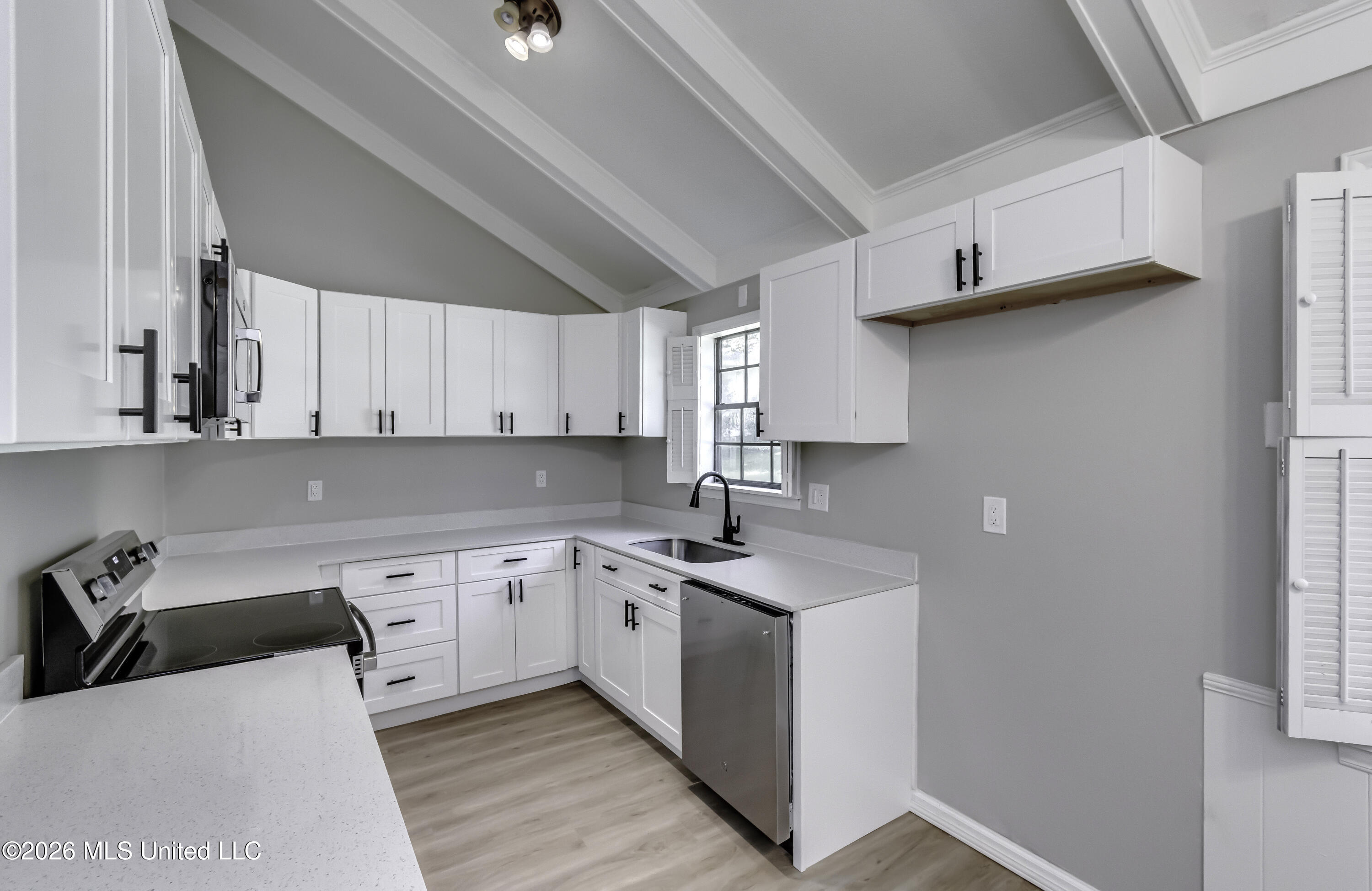 121 N Central Avenue Property Photo 27