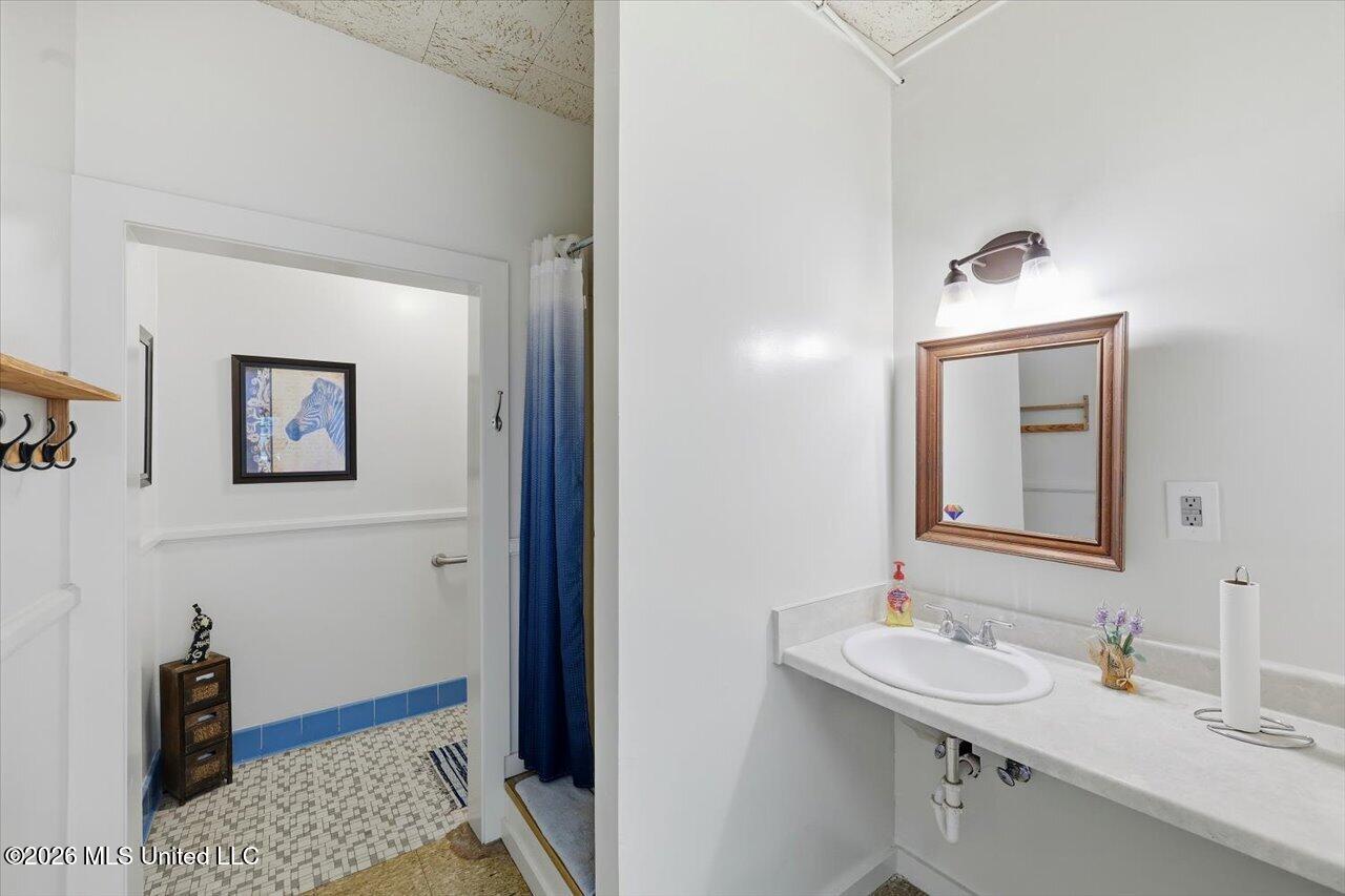 1800 Tv Road Property Photo 24