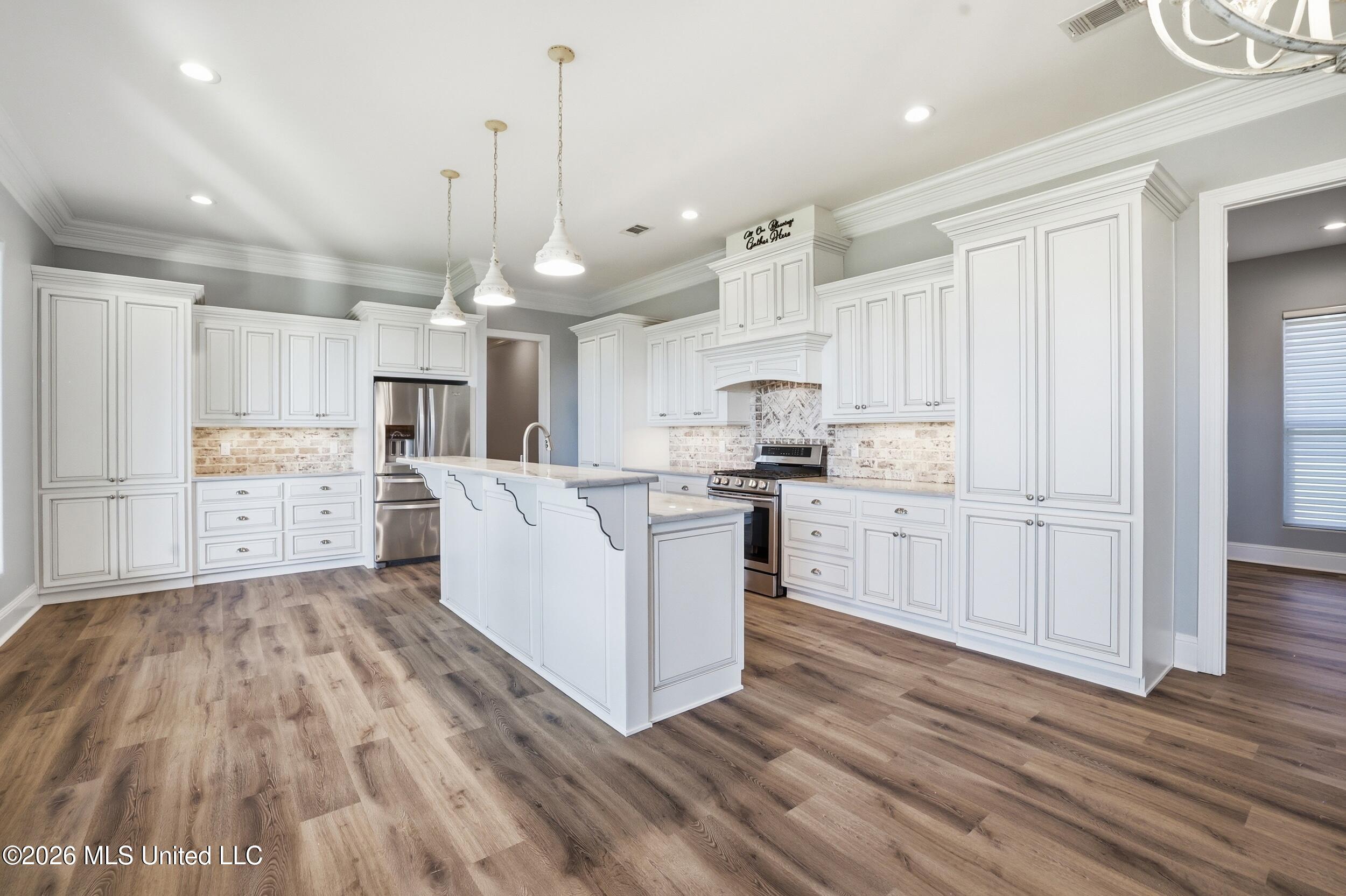 808 Powells Point Drive Property Photo 16