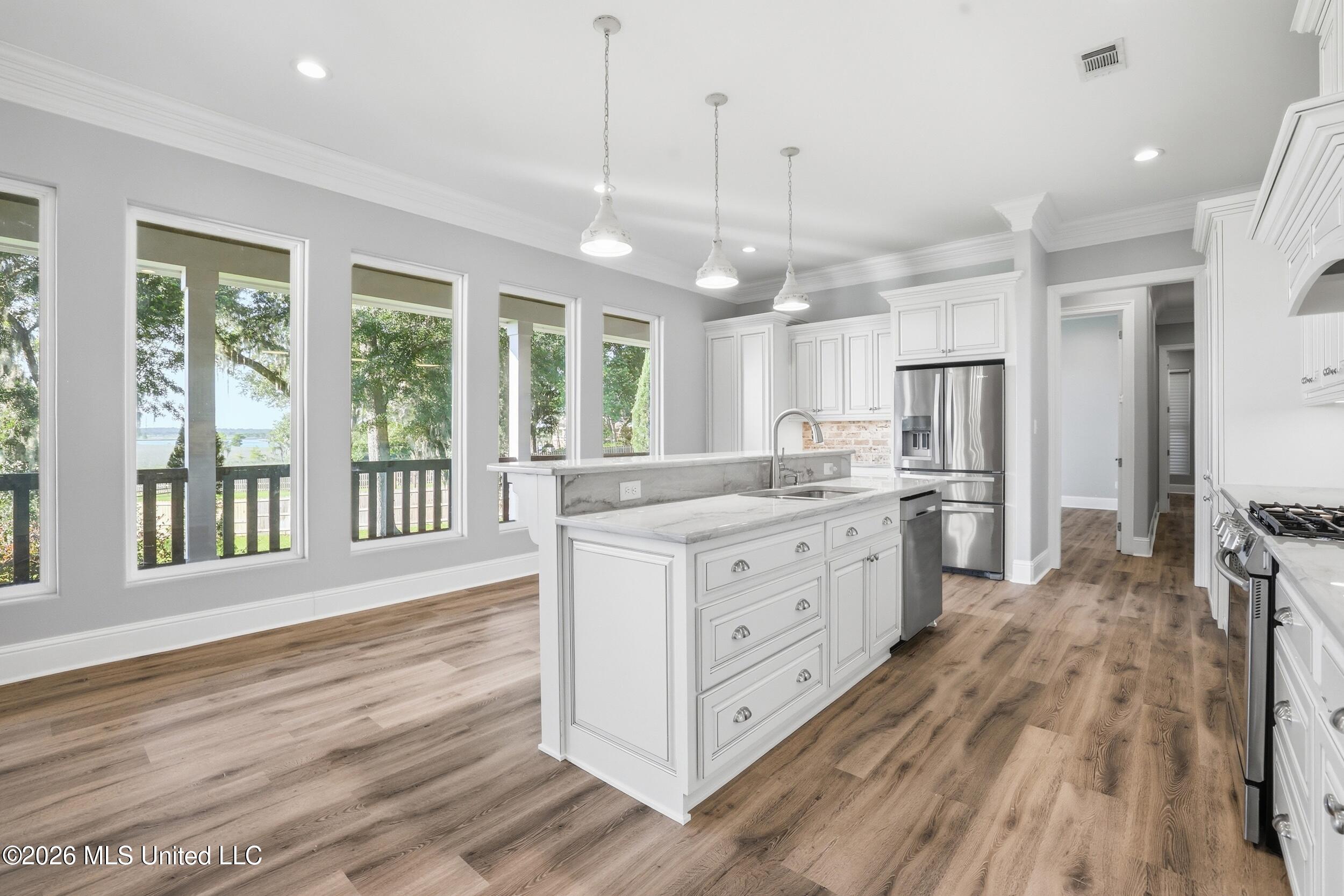 808 Powells Point Drive Property Photo 18