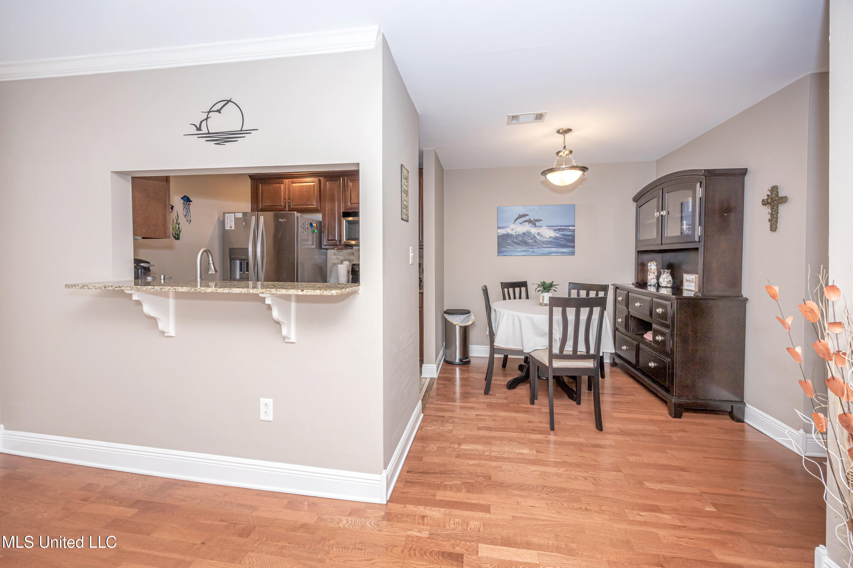 2421 Beachview Drive Property Photo 7