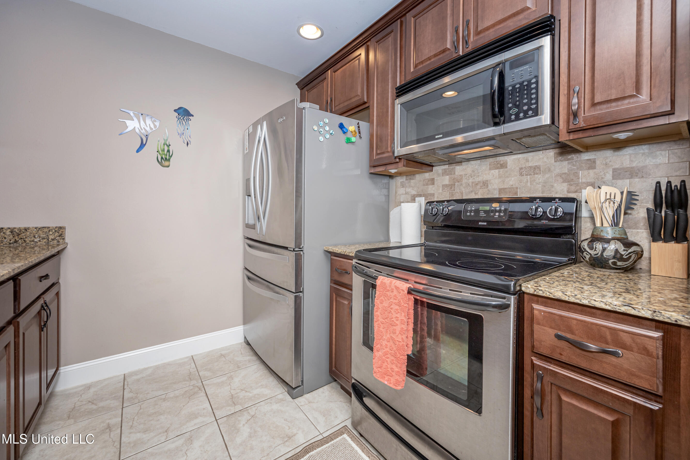 2421 Beachview Drive Property Photo 10