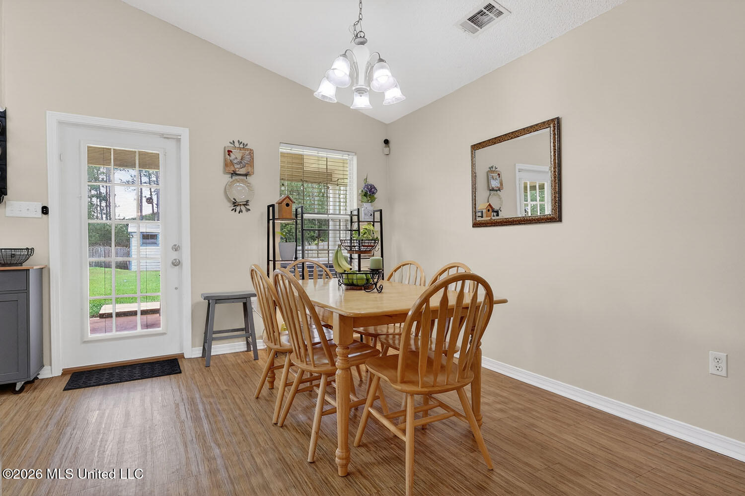 3723 Springwood Lane Property Photo 7