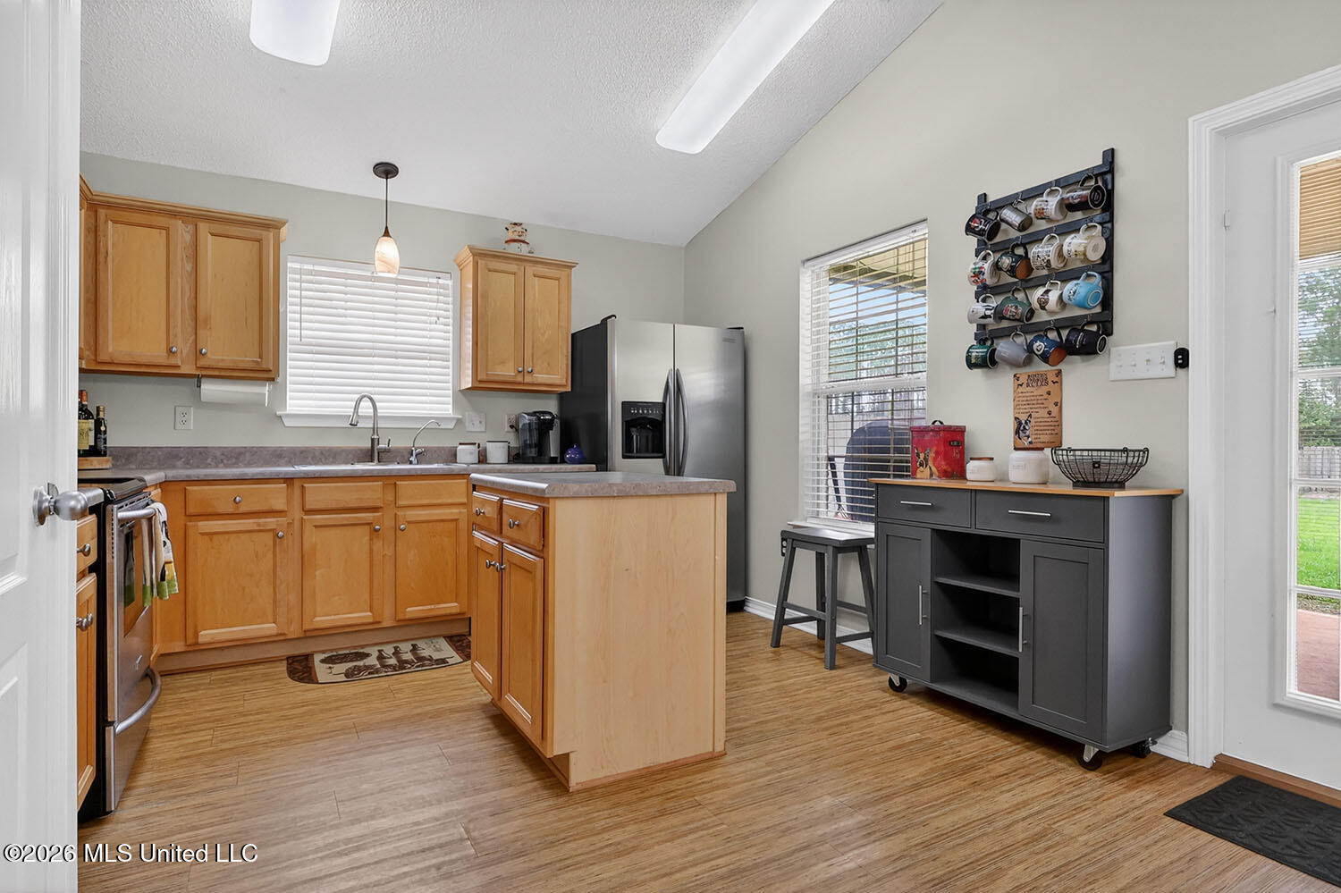 3723 Springwood Lane Property Photo 8