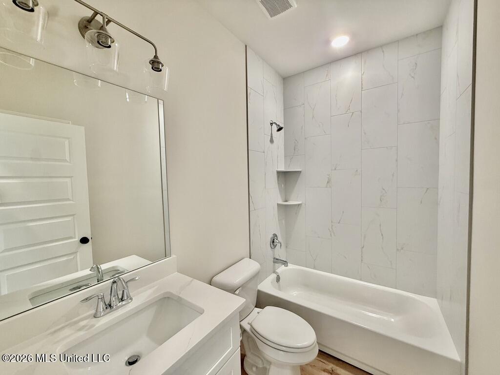 1040 Great Gln Drive Property Photo 11