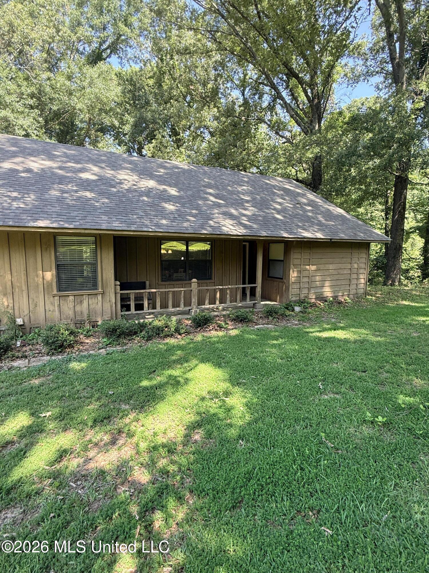 417 Silver Creek Drive Property Photo 2
