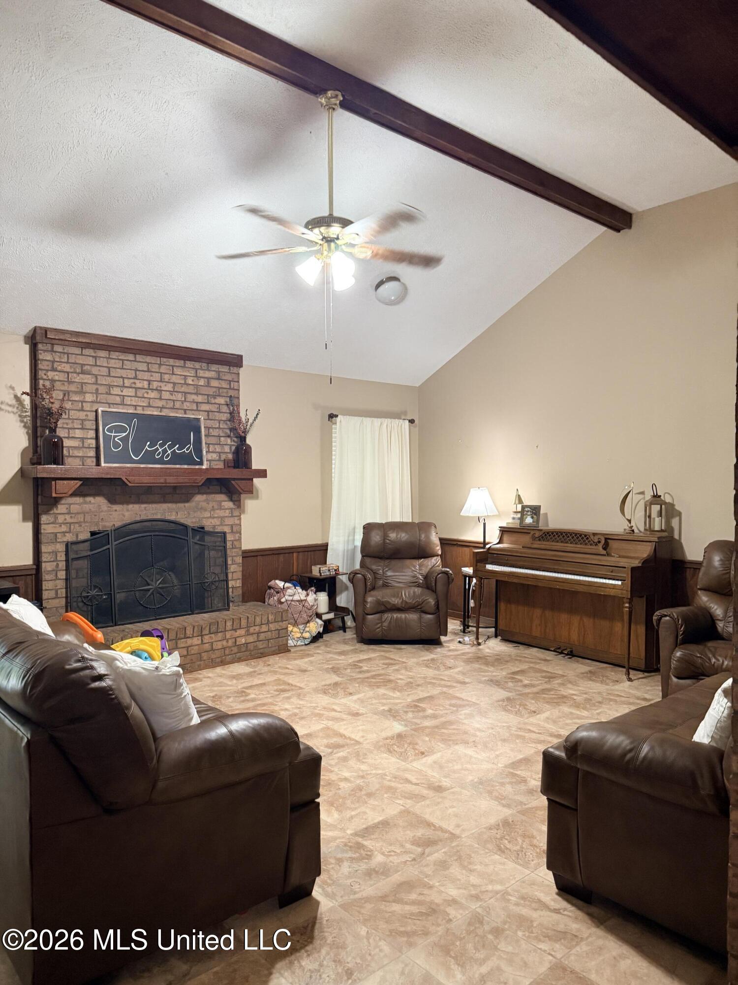 417 Silver Creek Drive Property Photo 8