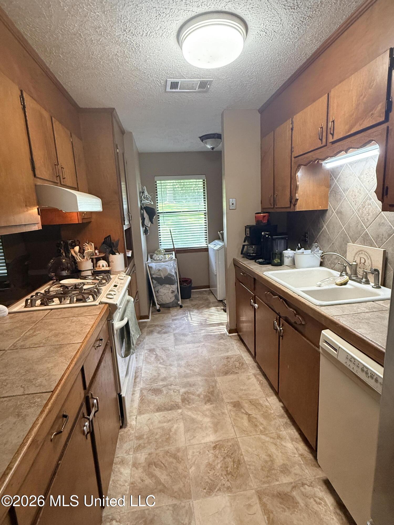 417 Silver Creek Drive Property Photo 10
