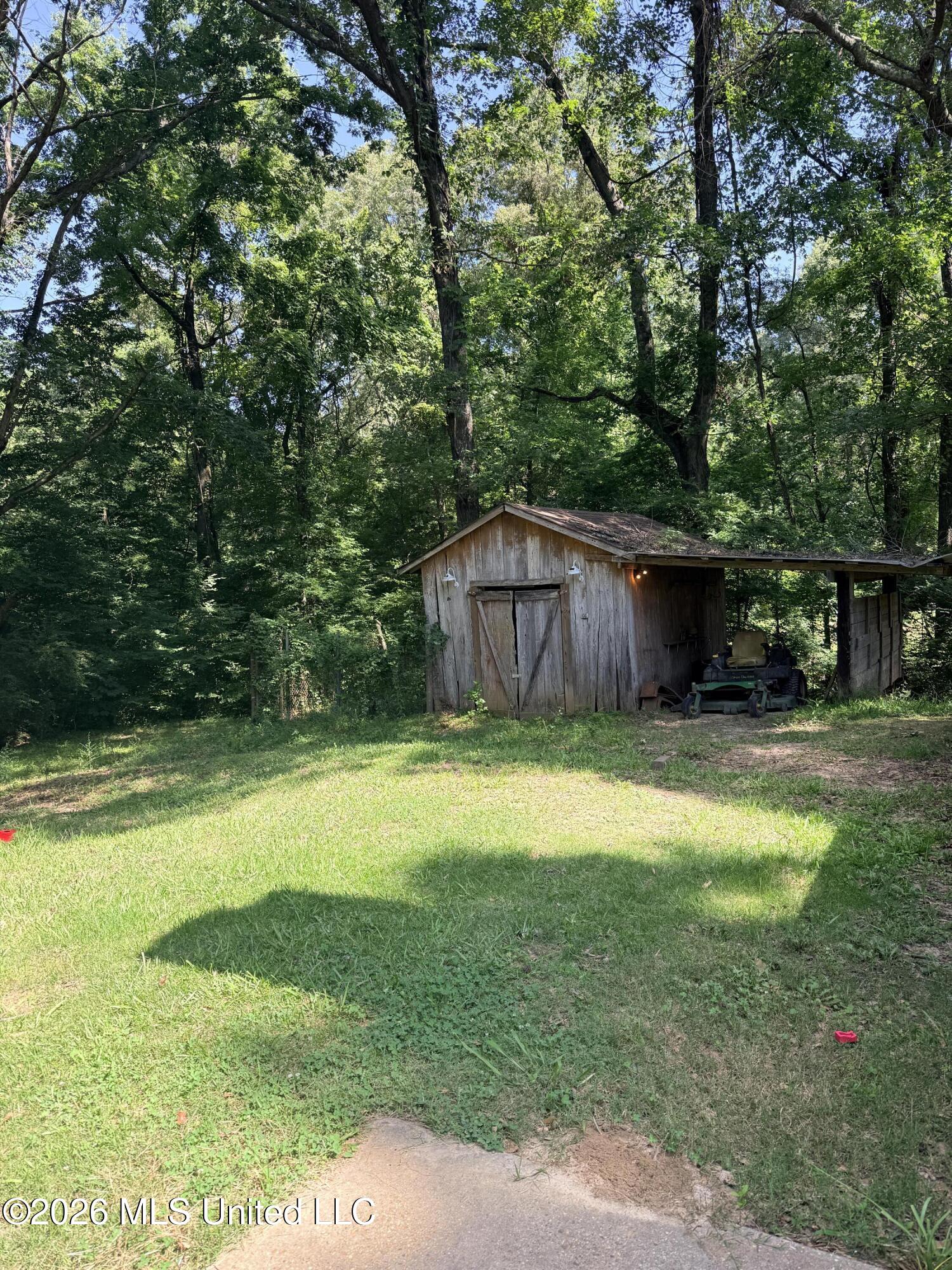 417 Silver Creek Drive Property Photo 19