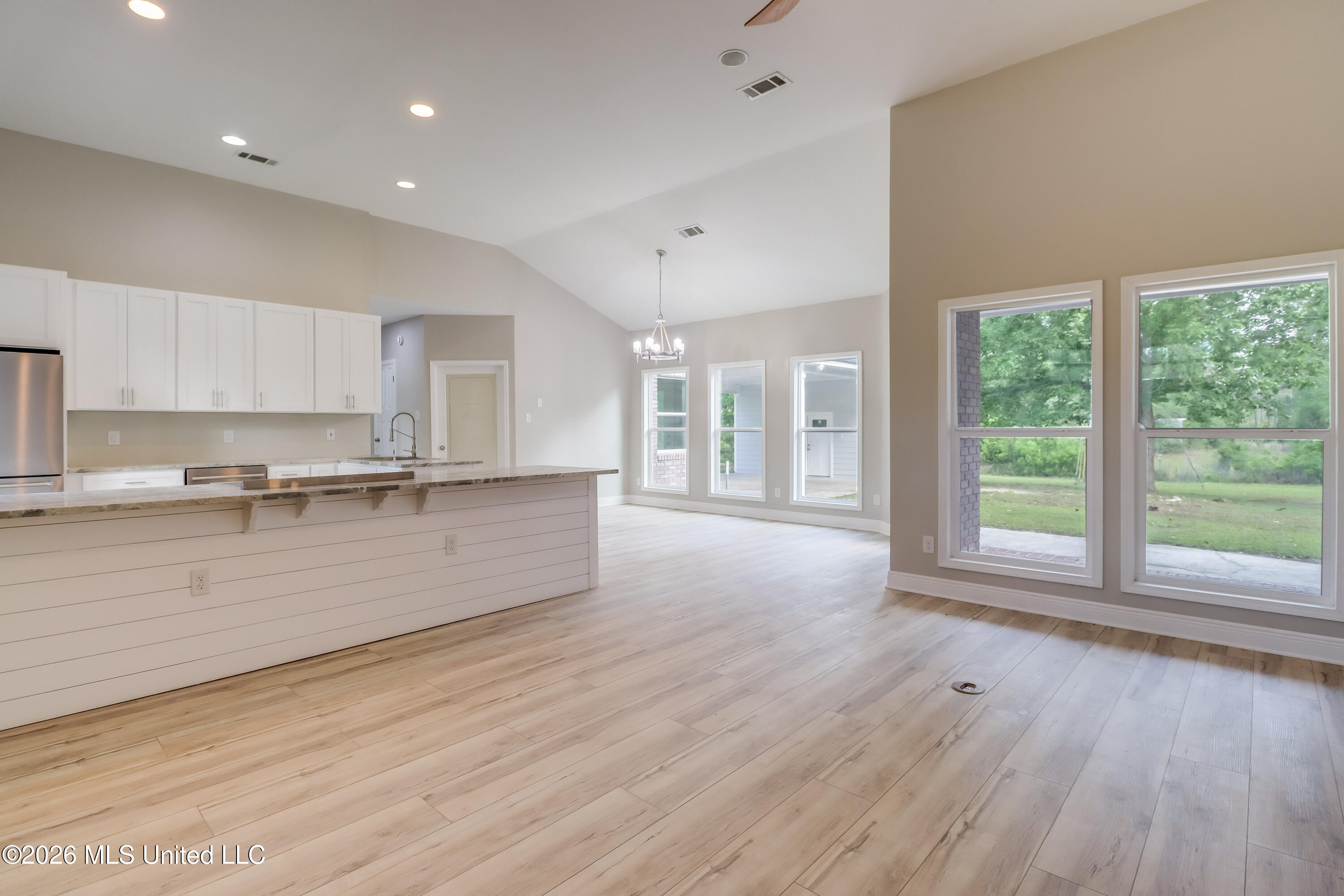 6716 Country Pines Lane Property Photo 4