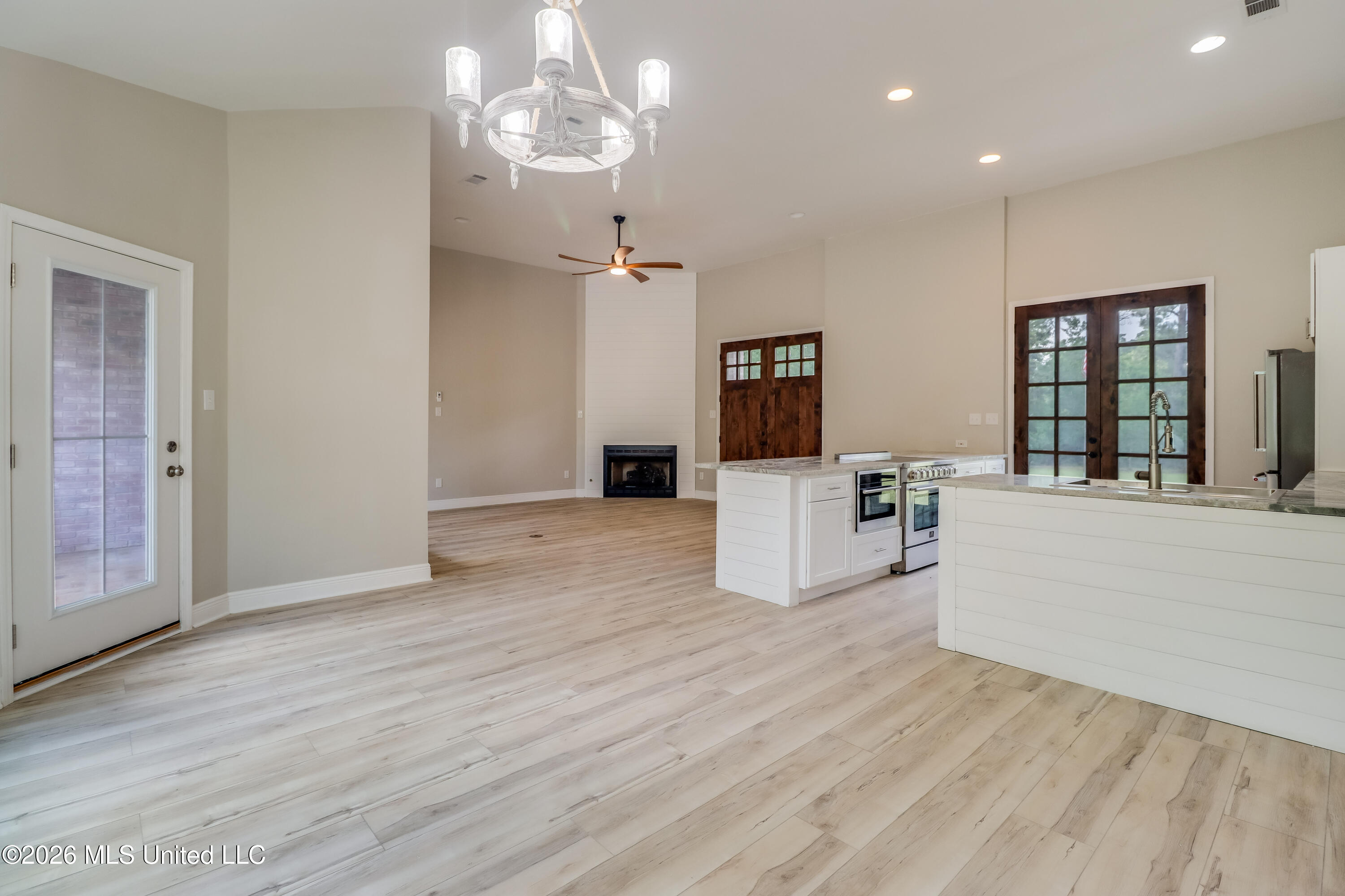 6716 Country Pines Lane Property Photo 9