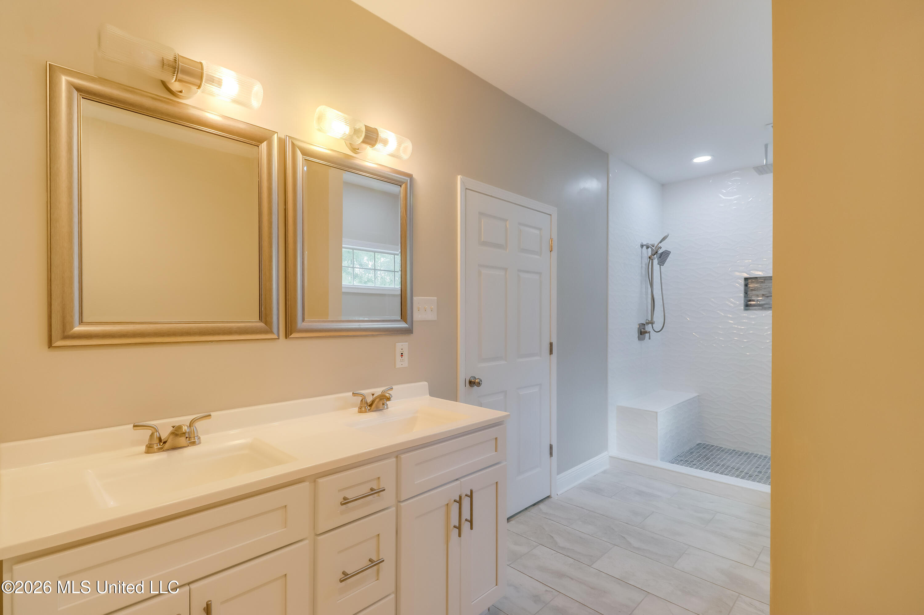 6716 Country Pines Lane Property Photo 14