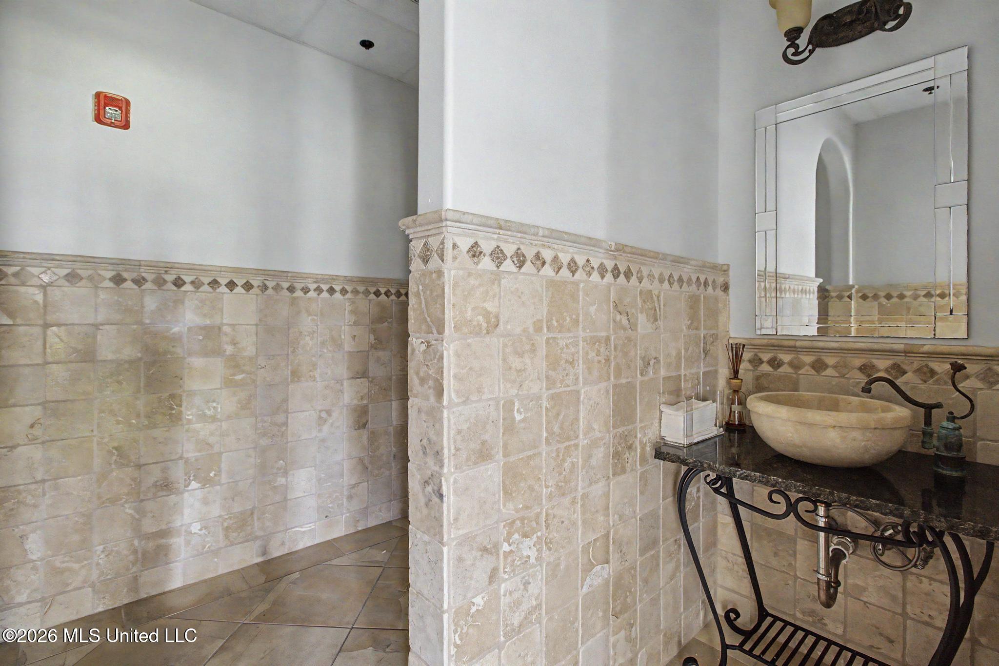 2554 Beach Boulevard Property Photo 10