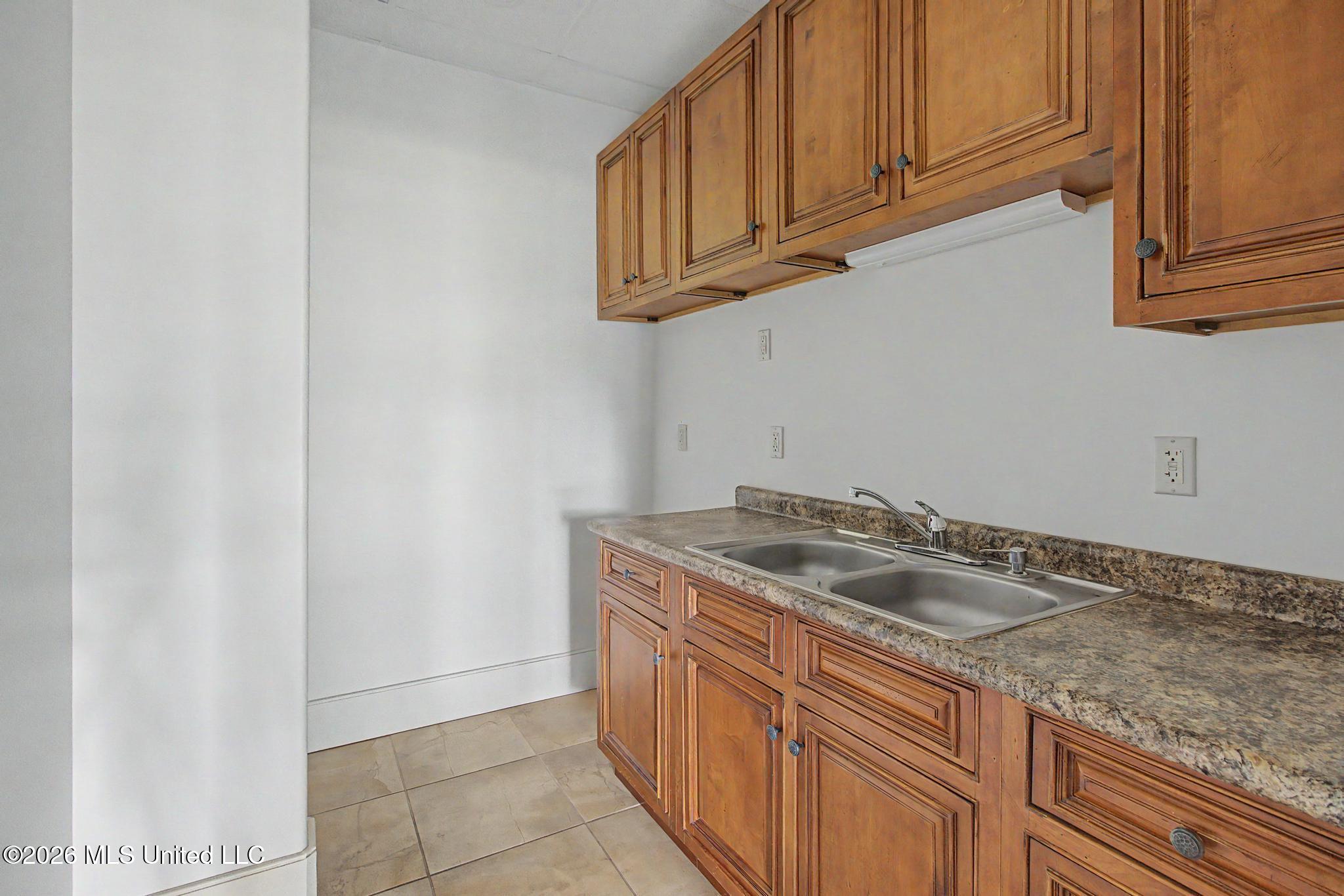 2554 Beach Boulevard Property Photo 11
