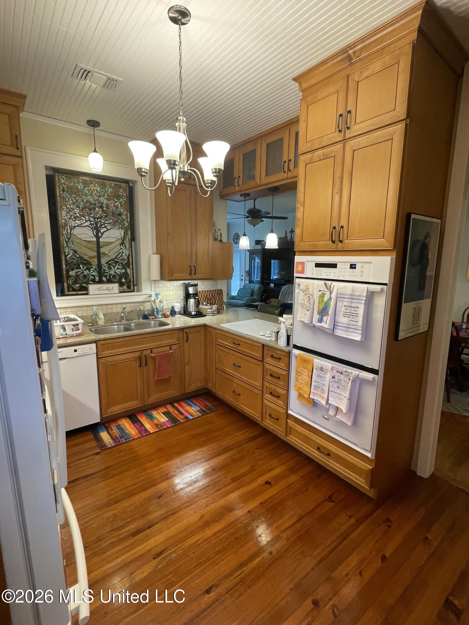 519 S Jackson Street Property Photo 6