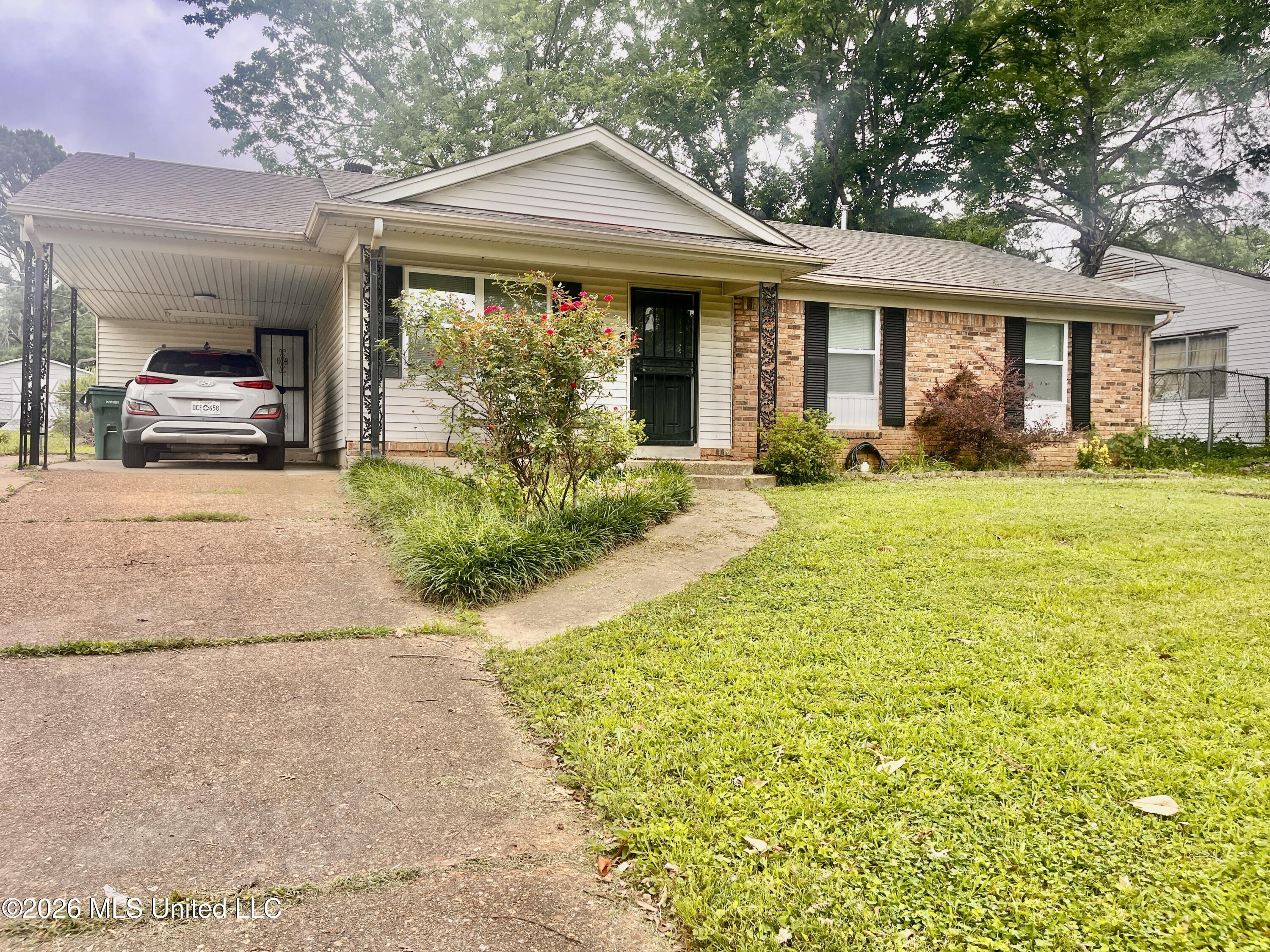 1626 Hickory Drive Property Photo 1