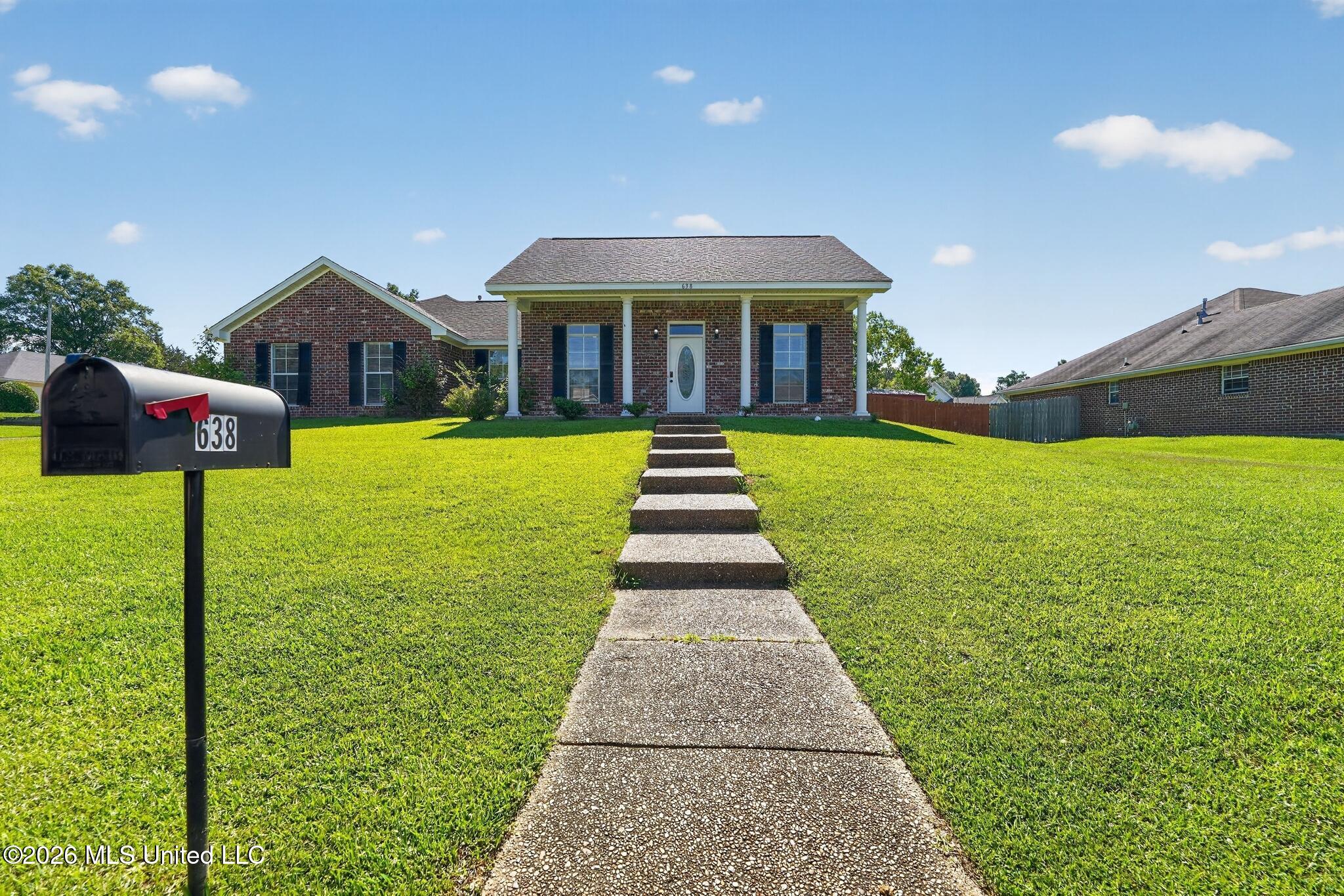638 Oak Ridge Way Property Photo 1