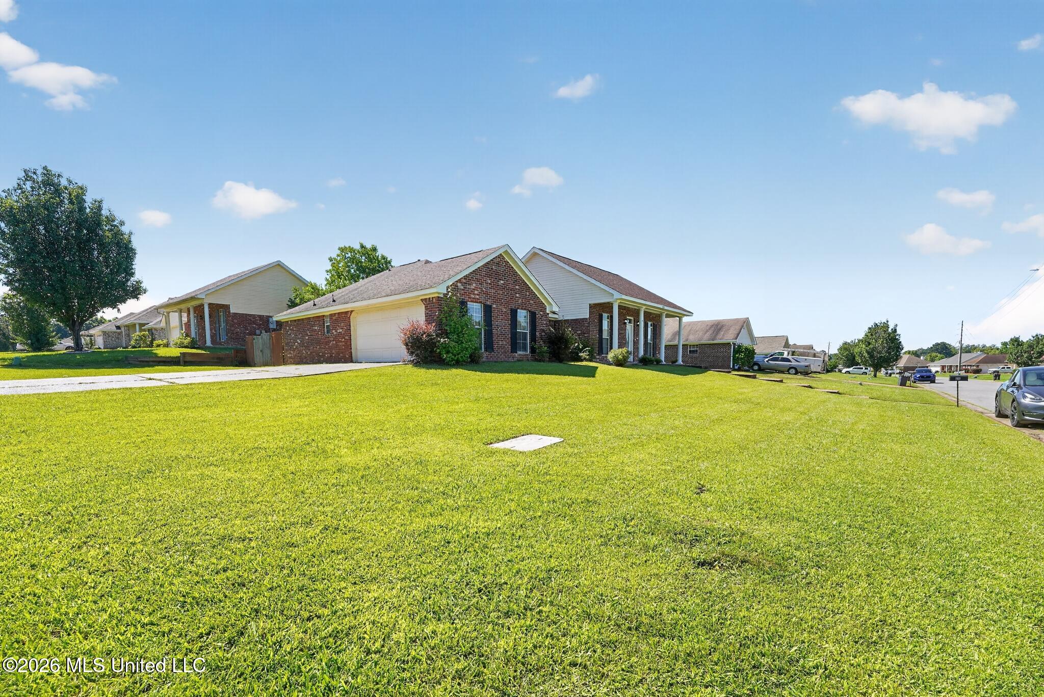 638 Oak Ridge Way Property Photo 3